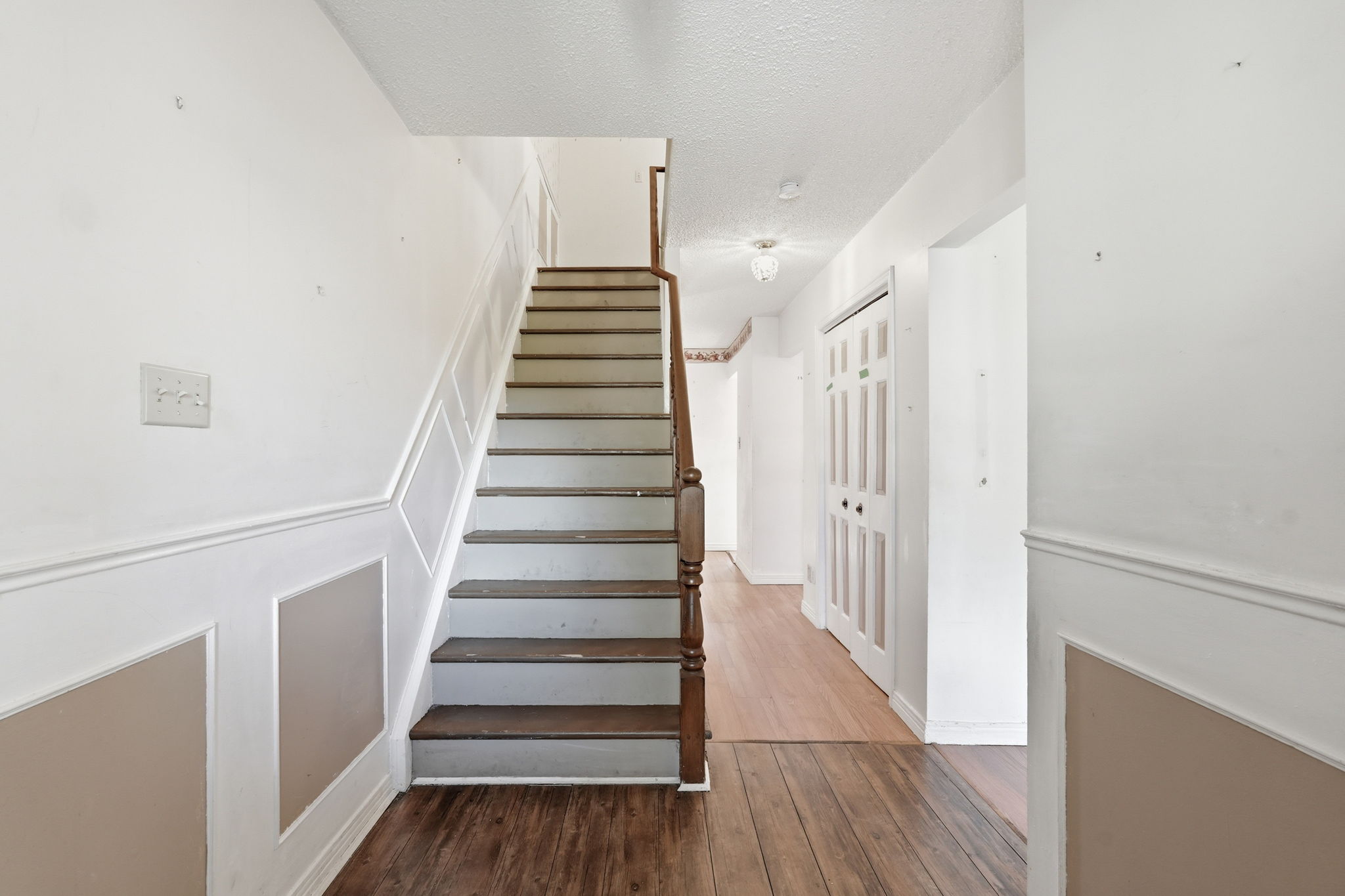 9-web-or-mls-09-Samantha Frank - 471 Knightsbridge Crescent_