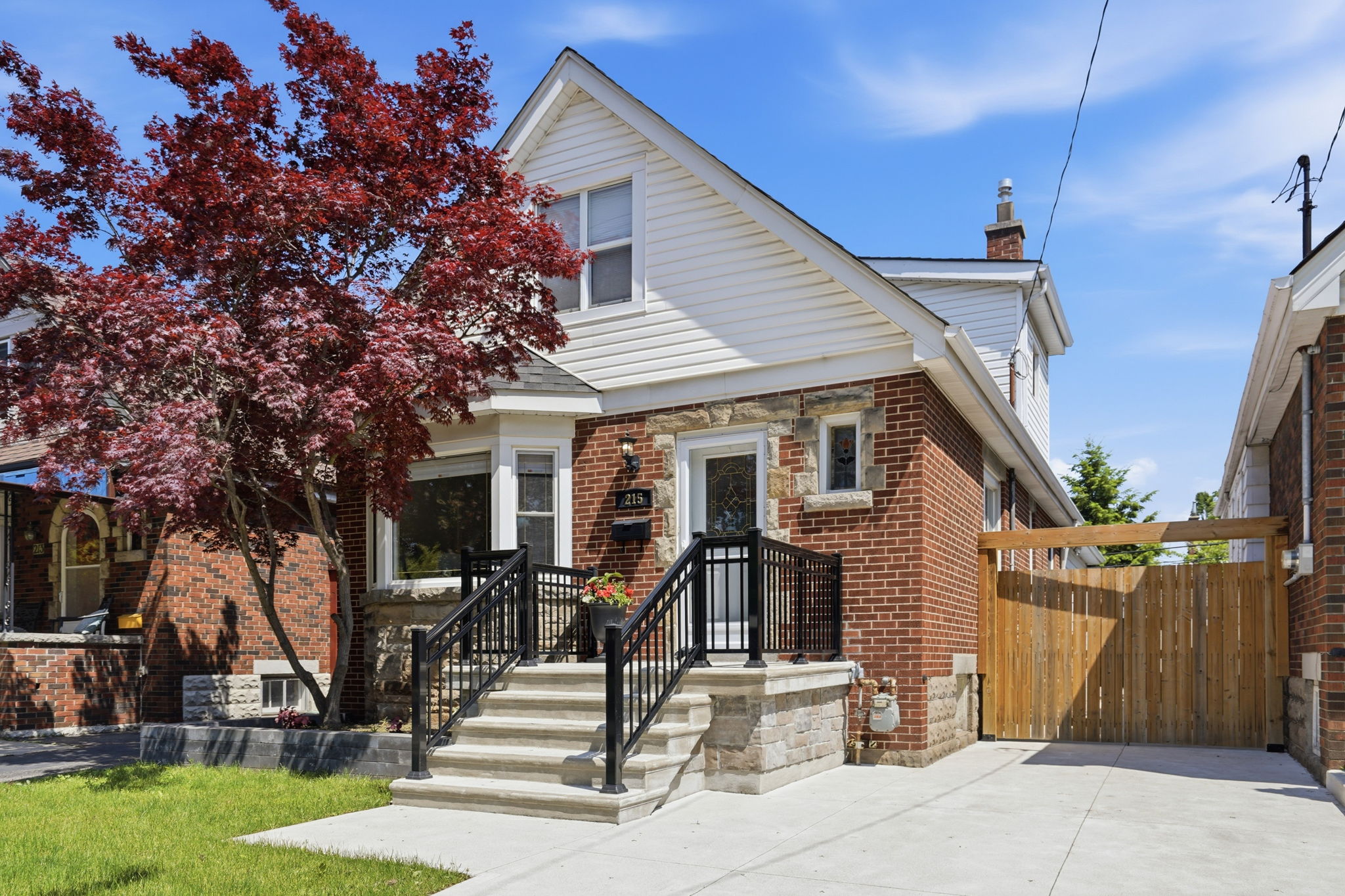 1-web-or-mls-1_Samantha Frank_215 Wexford Ave S