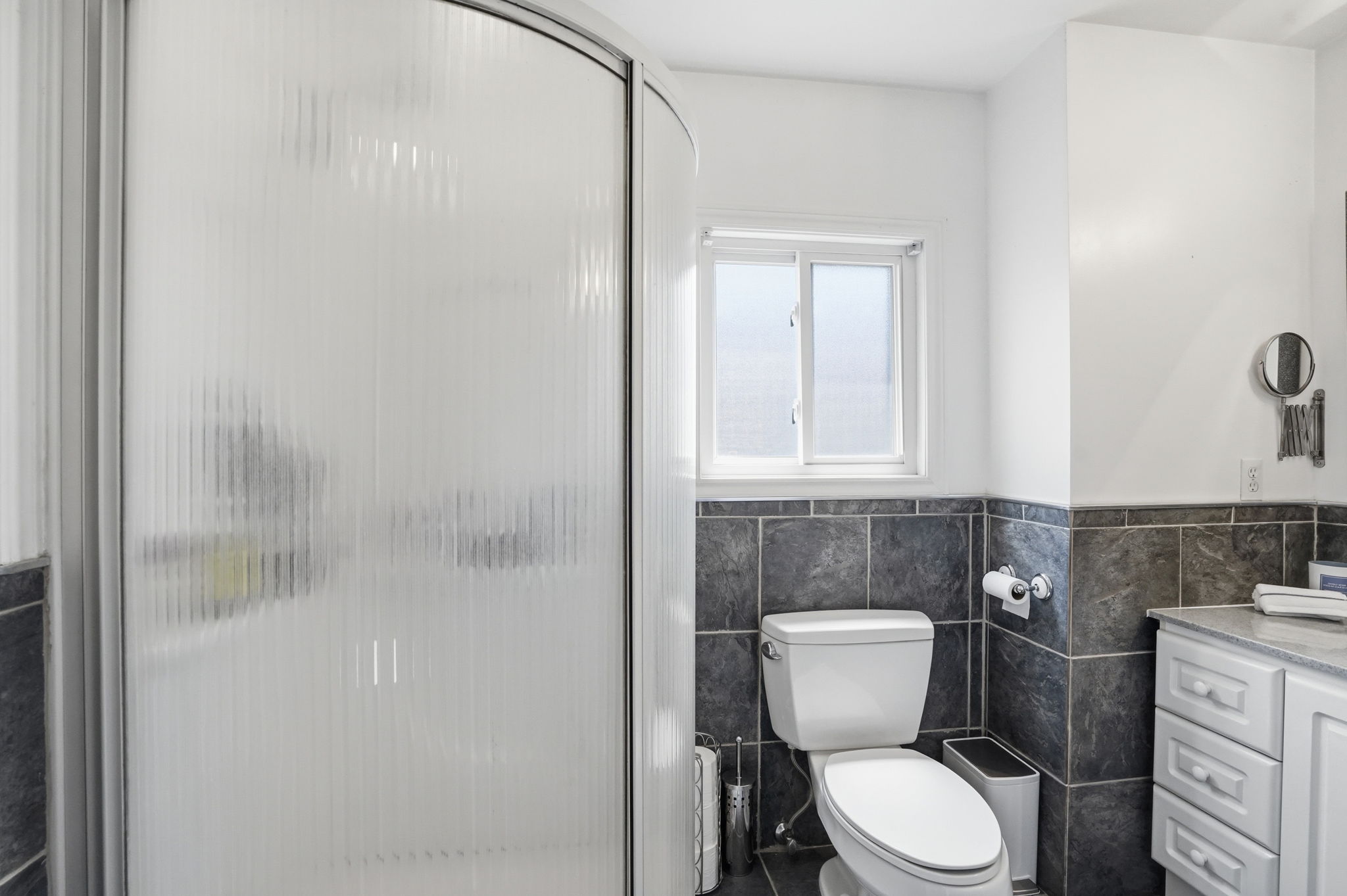 24-web-or-mls-24_Samantha Frank_215 Wexford Ave S