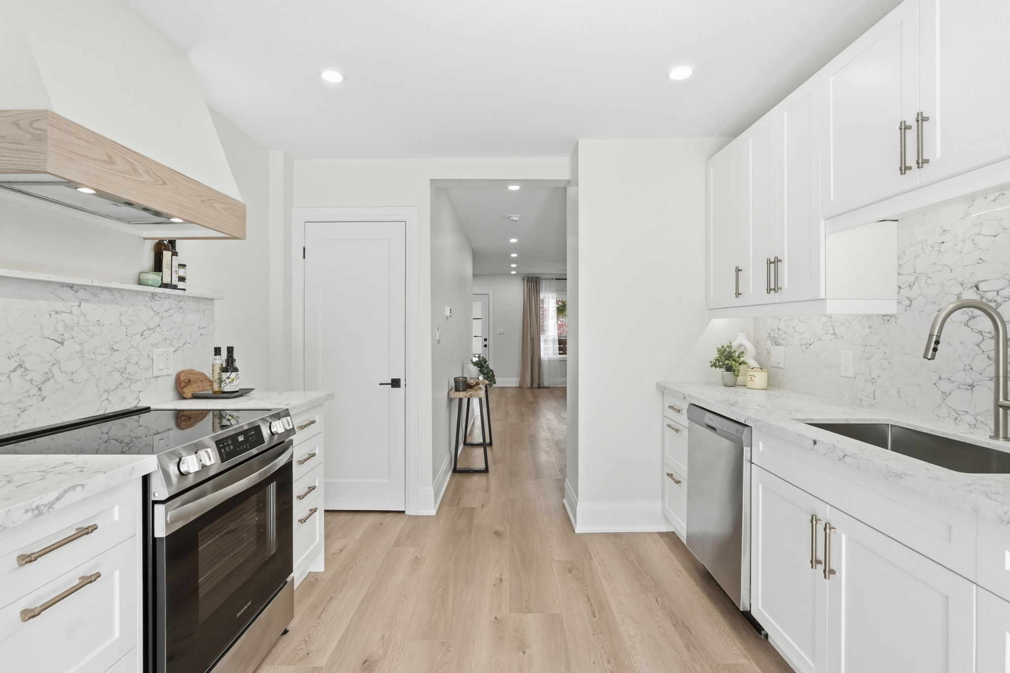 27-web-or-mls-27-Ilona Verlint_205 Locke St