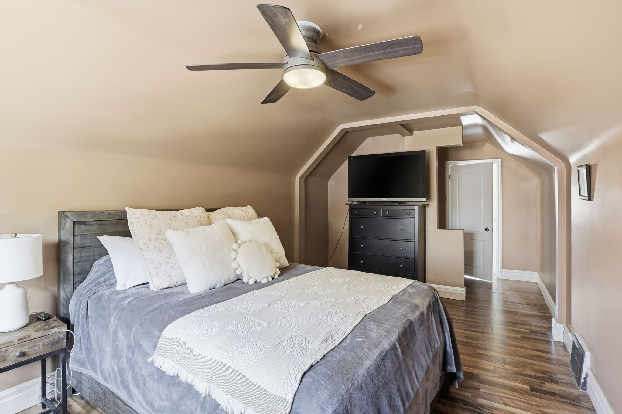 30-web-or-mls-30_Samantha Frank_215 Wexford Ave S