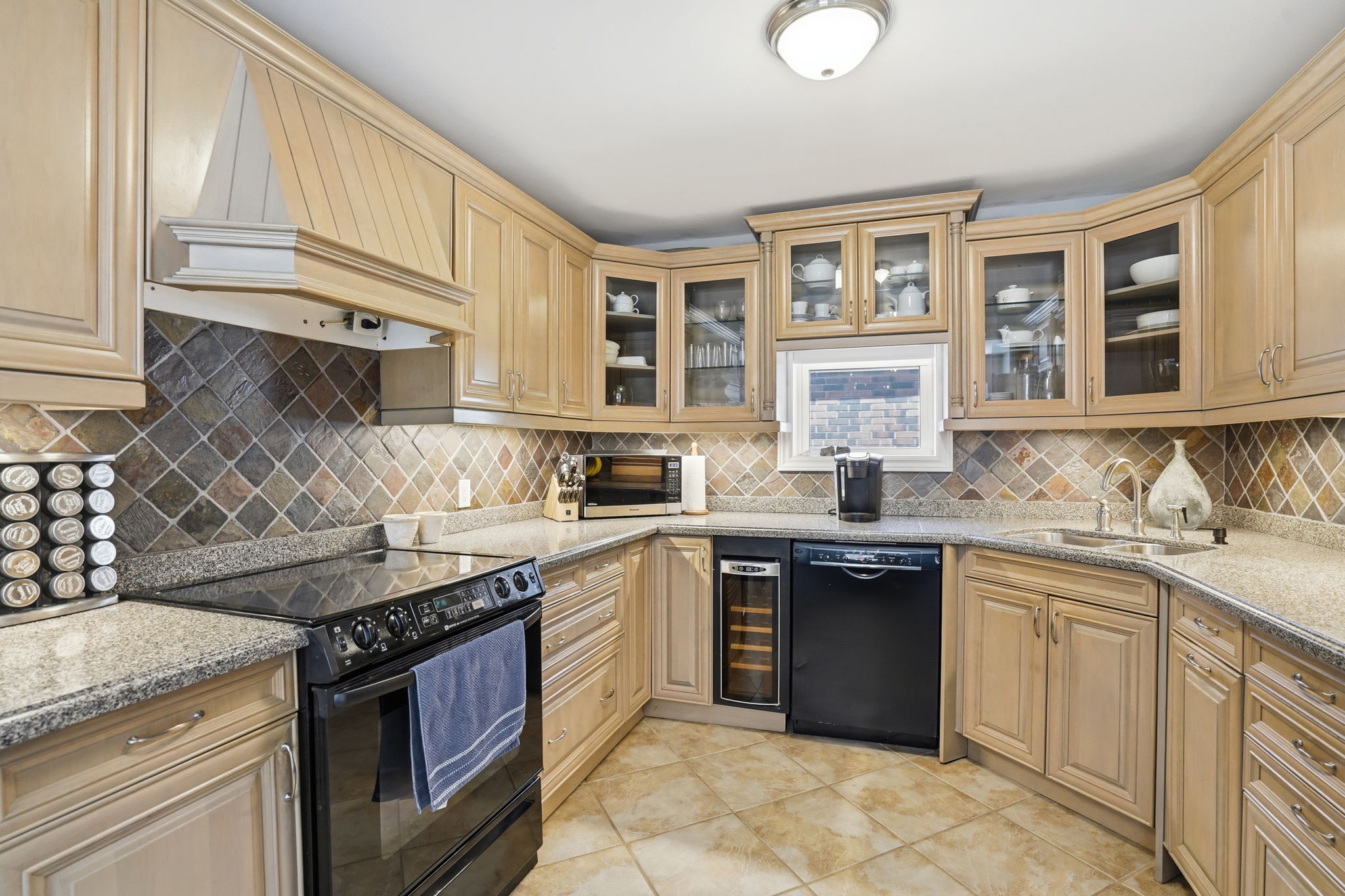 47-web-or-mls-47_Samantha Frank_215 Wexford Ave S