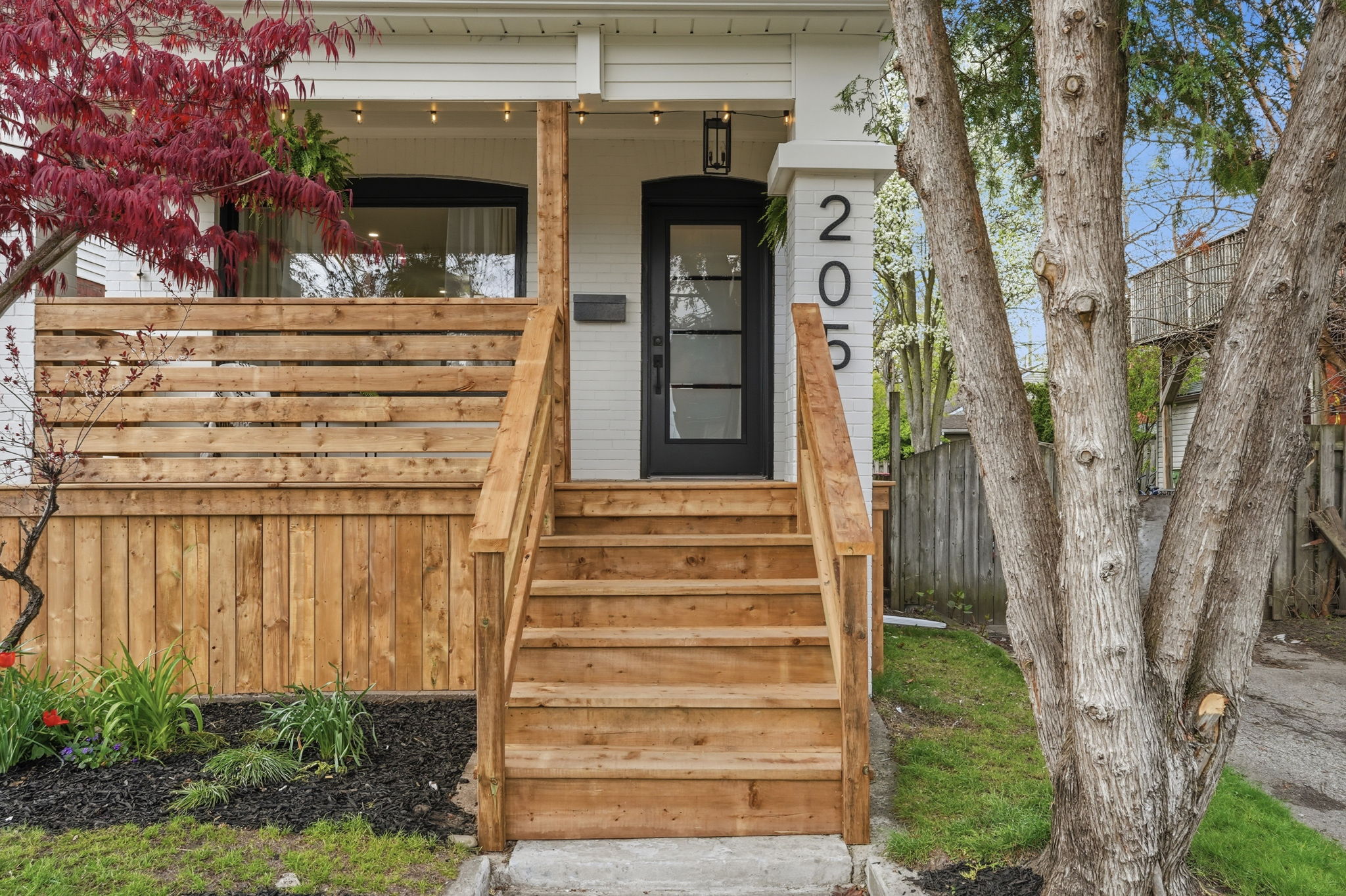 5-web-or-mls-05-Ilona Verlint_205 Locke St