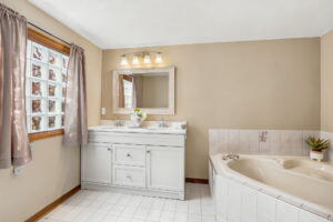 60-web-or-mls-60-Frank_35 Amblecote Pl, Hamilton