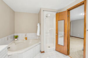 62-web-or-mls-62-Frank_35 Amblecote Pl, Hamilton