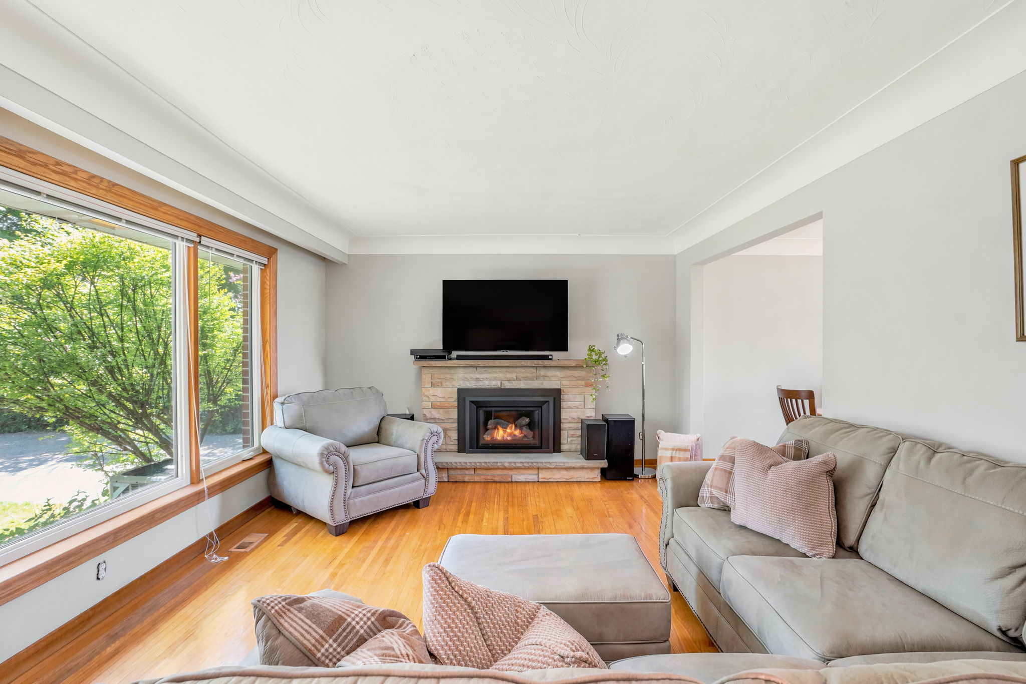 7-web-or-mls-07-Jeff Frank_1961 Centre Rd