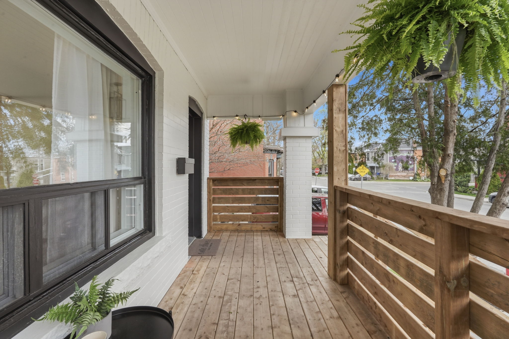 8-web-or-mls-08-Ilona Verlint_205 Locke St
