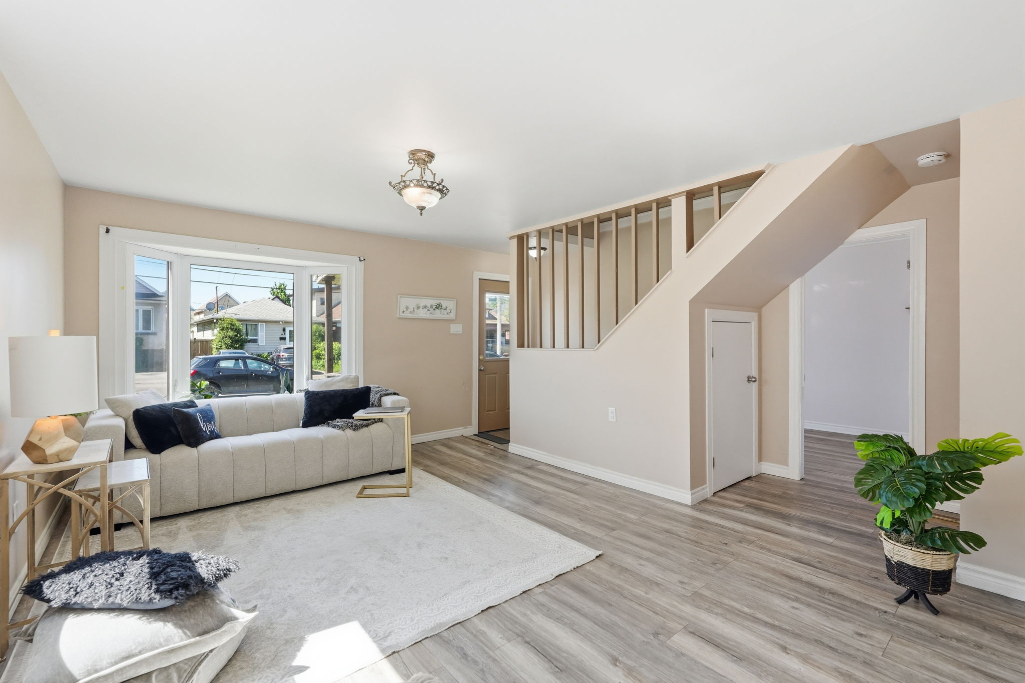 13-web-or-mls-13-Ilona Verlint_53 Dalhousie Ave
