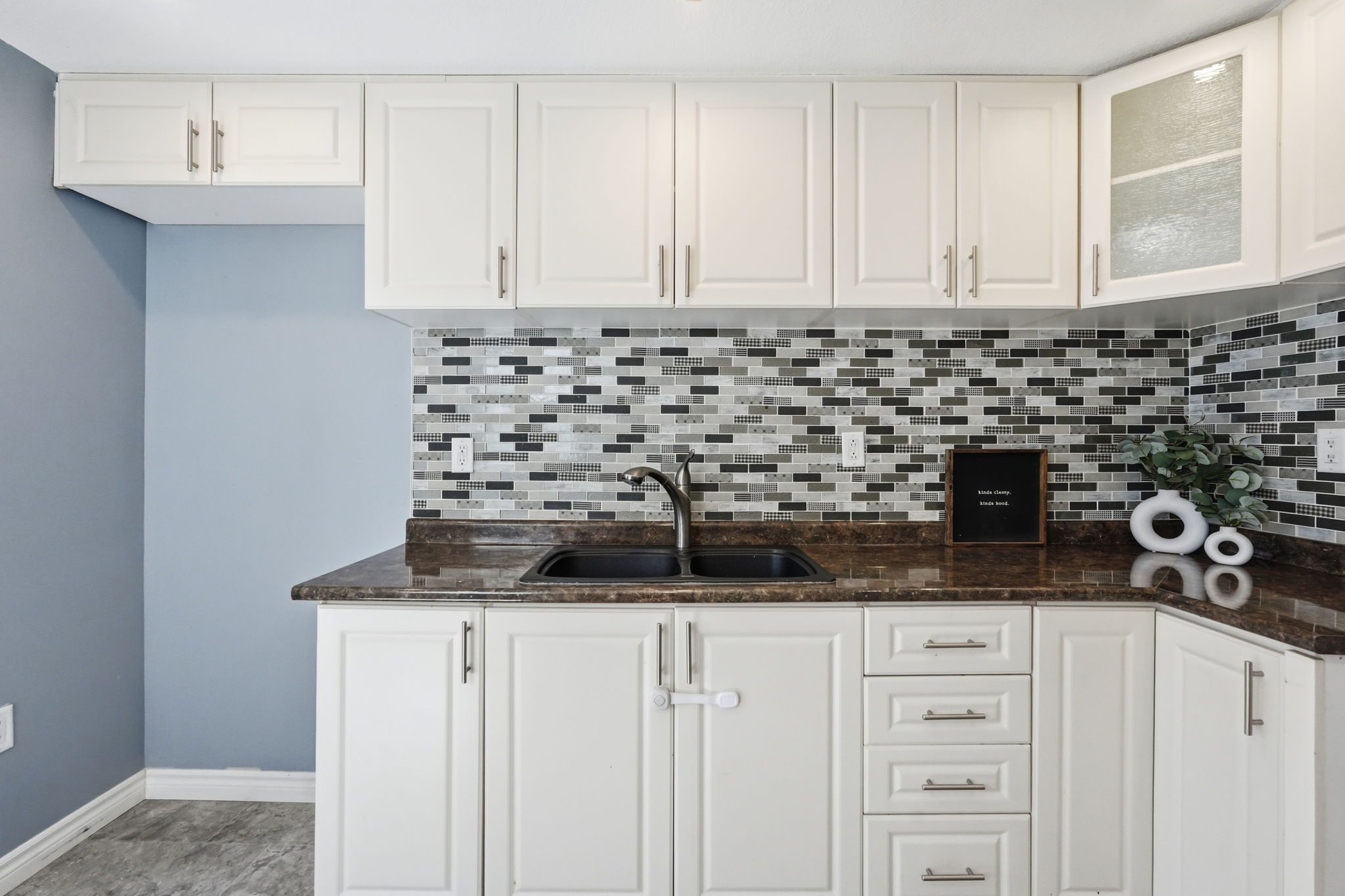 16-web-or-mls-16-Ilona Verlint_53 Dalhousie Ave