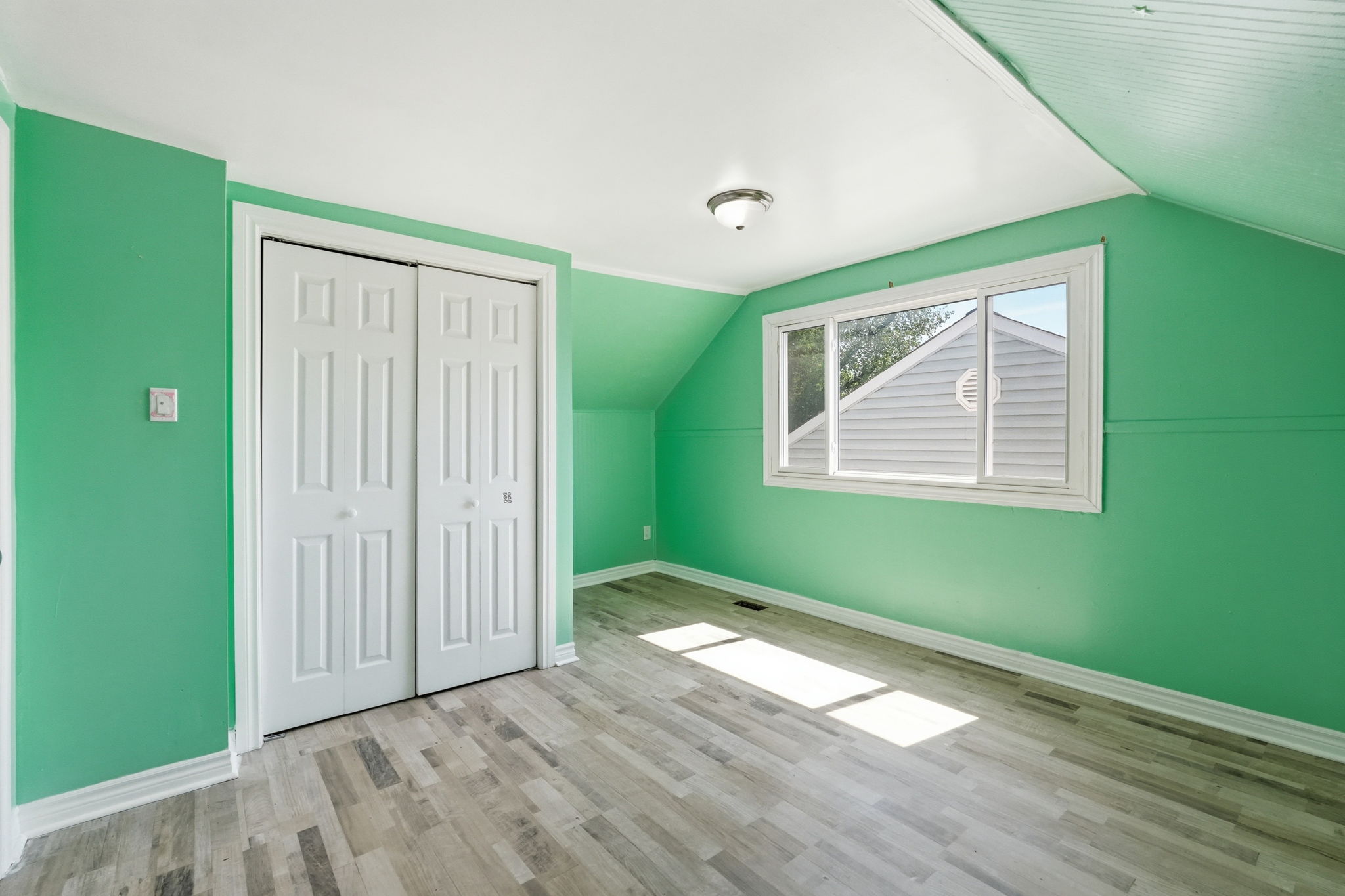 37-web-or-mls-37-Ilona Verlint_53 Dalhousie Ave