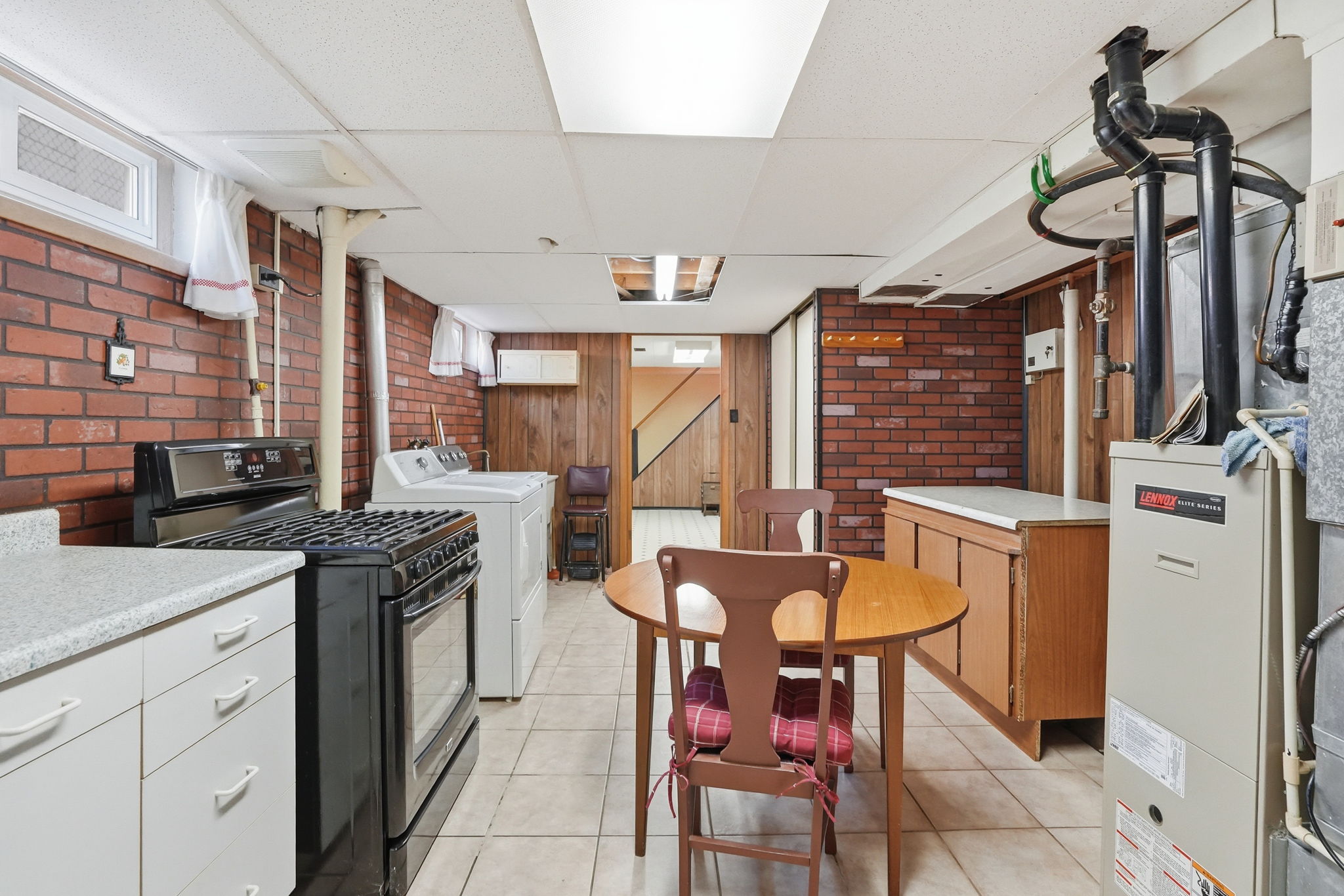 44-web-or-mls-44_Dane Pirro_2 Deerborn Dr