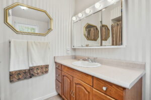 47-web-or-mls-47-Samantha Frank_39 Maureen Ave