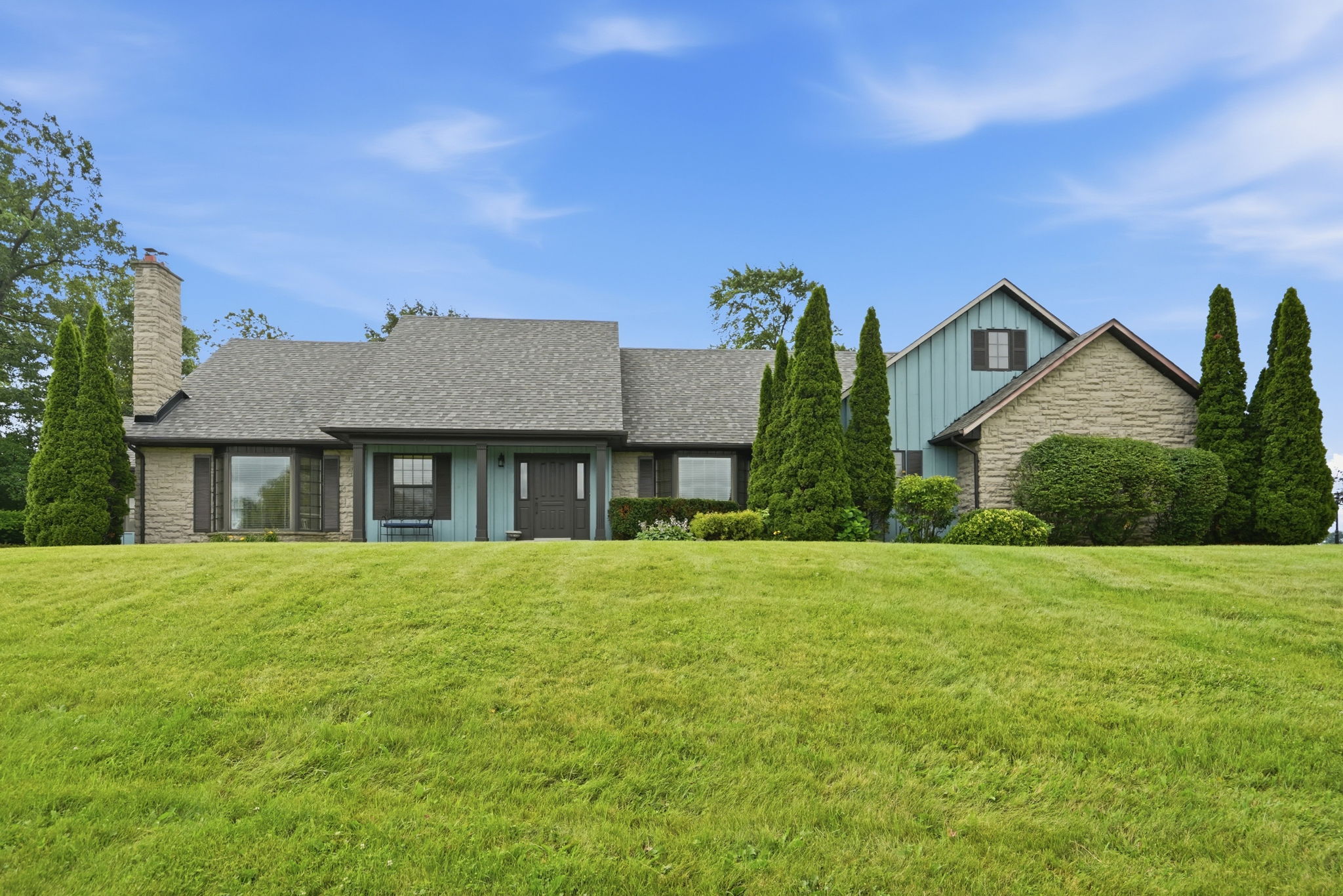 1-web-or-mls-1-Renzo Passaretti_1046 Book Rd W