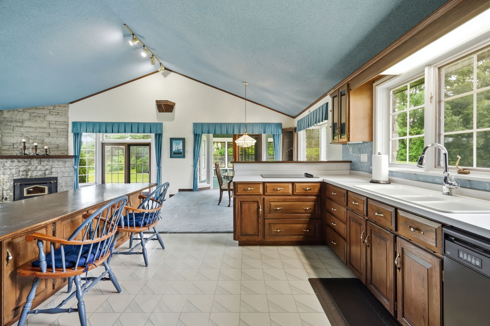 19-web-or-mls-19-Renzo Passaretti_1046 Book Rd W
