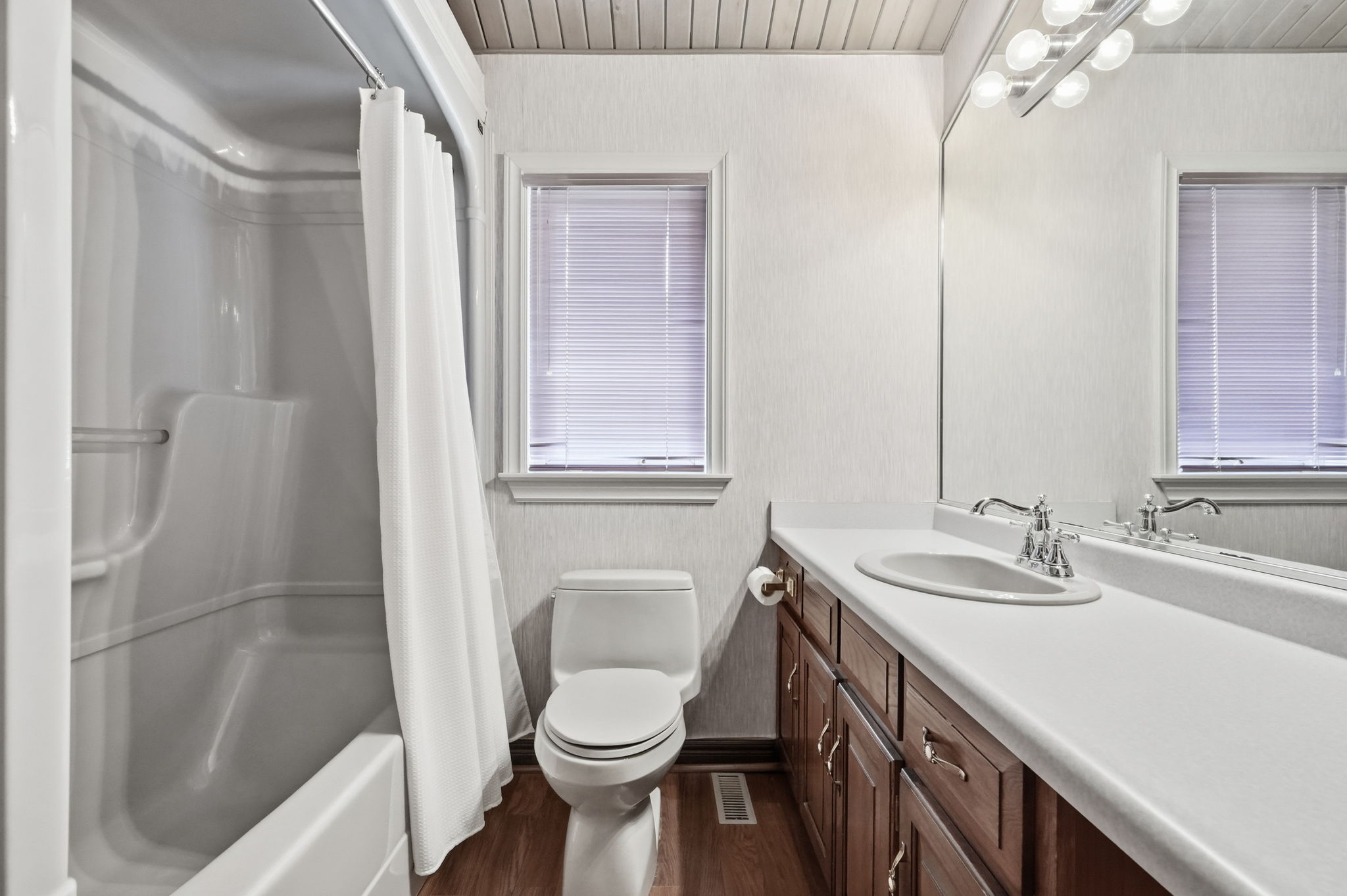 36-web-or-mls-36-Renzo Passaretti_1046 Book Rd W