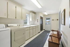 37-web-or-mls-37-Renzo Passaretti_1046 Book Rd W