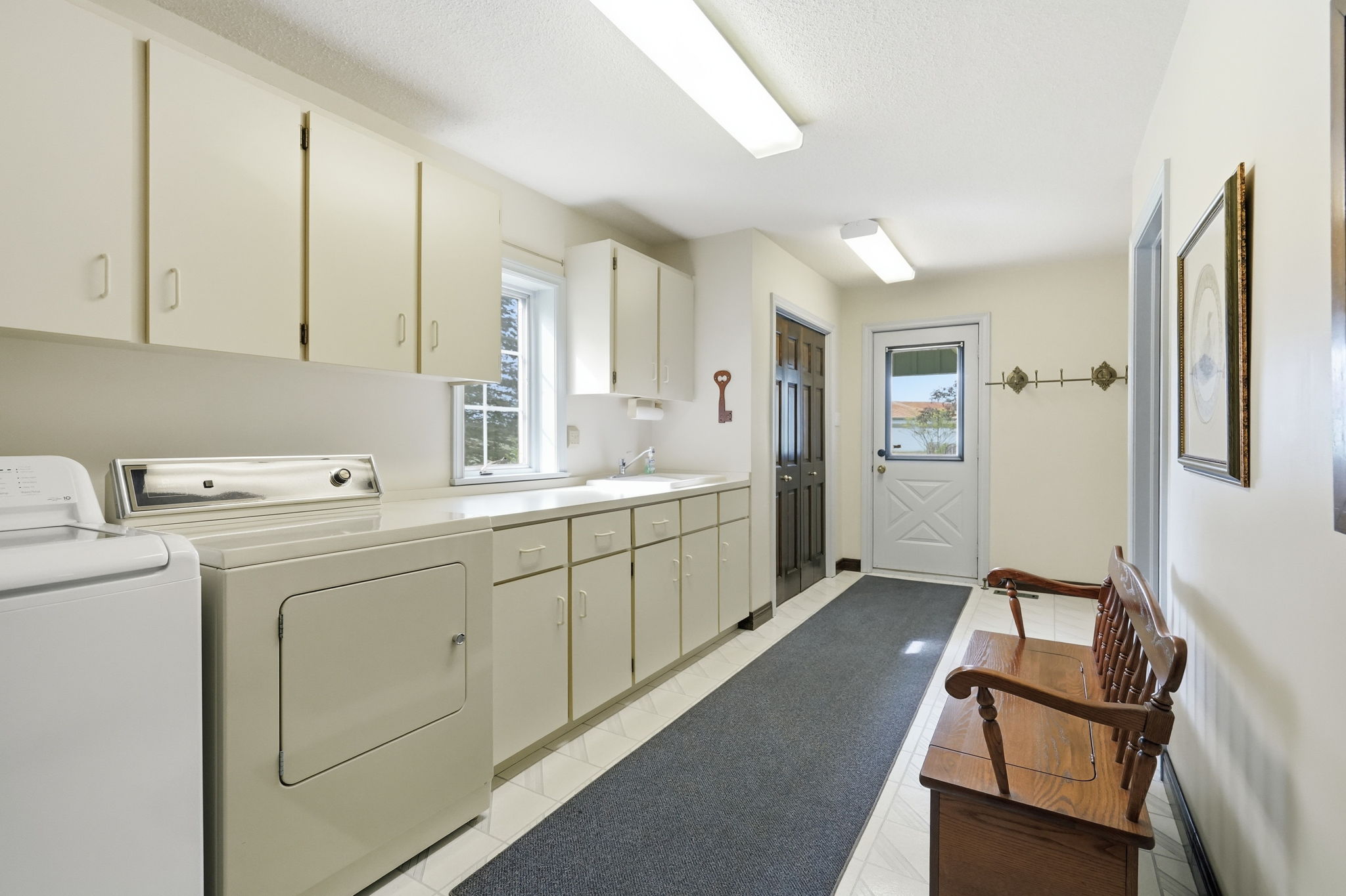 37-web-or-mls-37-Renzo Passaretti_1046 Book Rd W