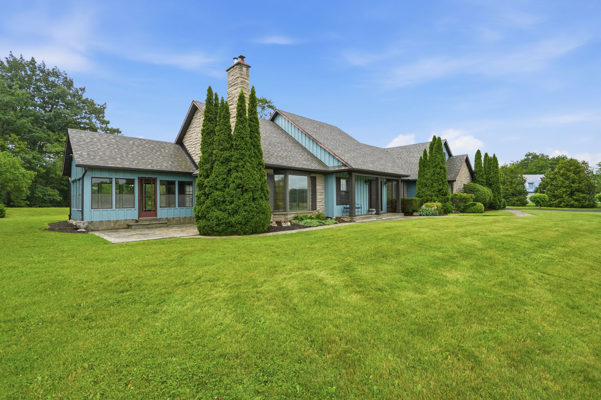 47-web-or-mls-47-Renzo Passaretti_1046 Book Rd W