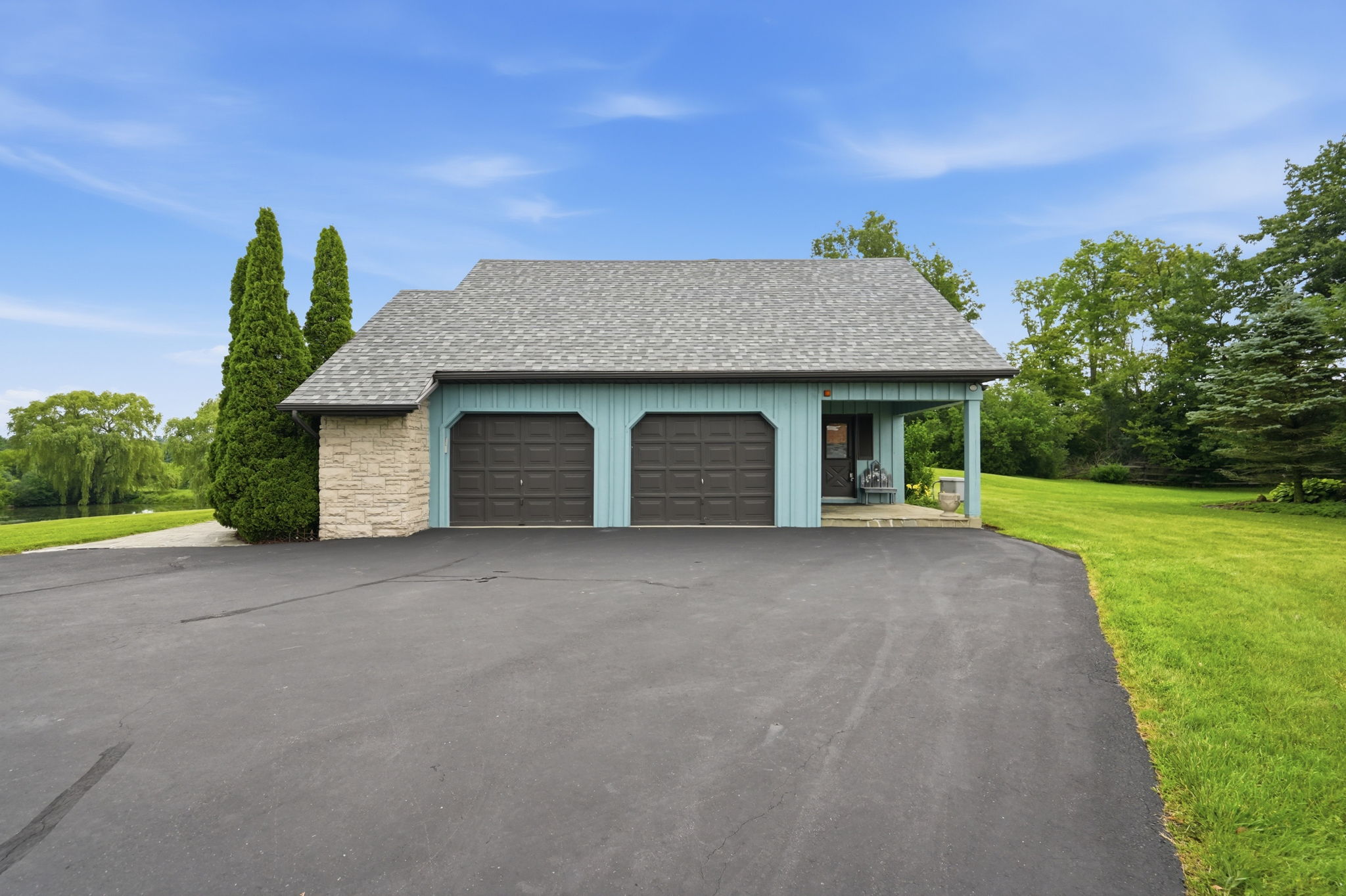 53-web-or-mls-53-Renzo Passaretti_1046 Book Rd W