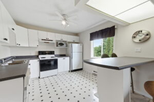 72-web-or-mls-72-Renzo Passaretti_1046 Book Rd W