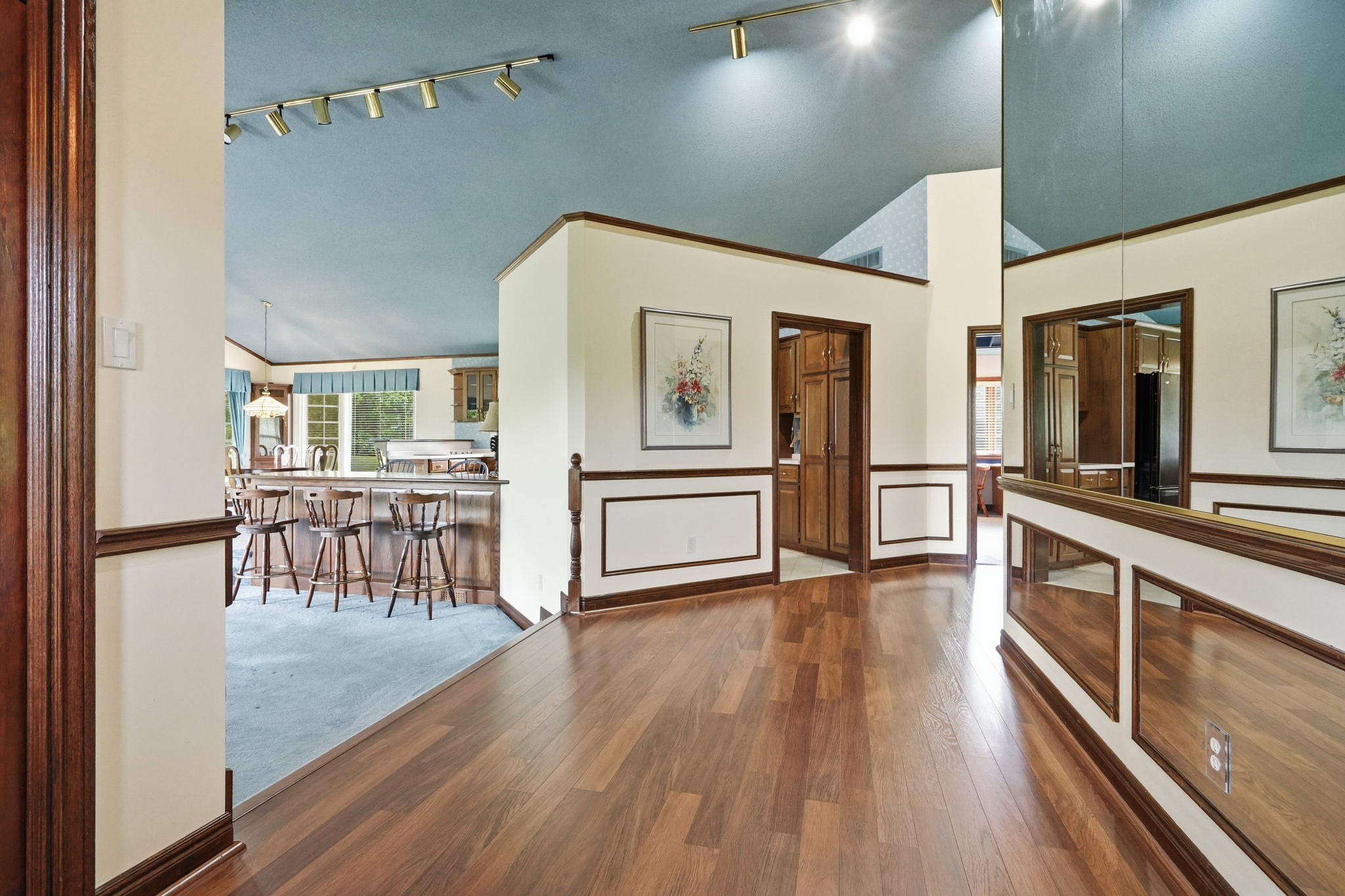 8-web-or-mls-8-Renzo Passaretti_1046 Book Rd W