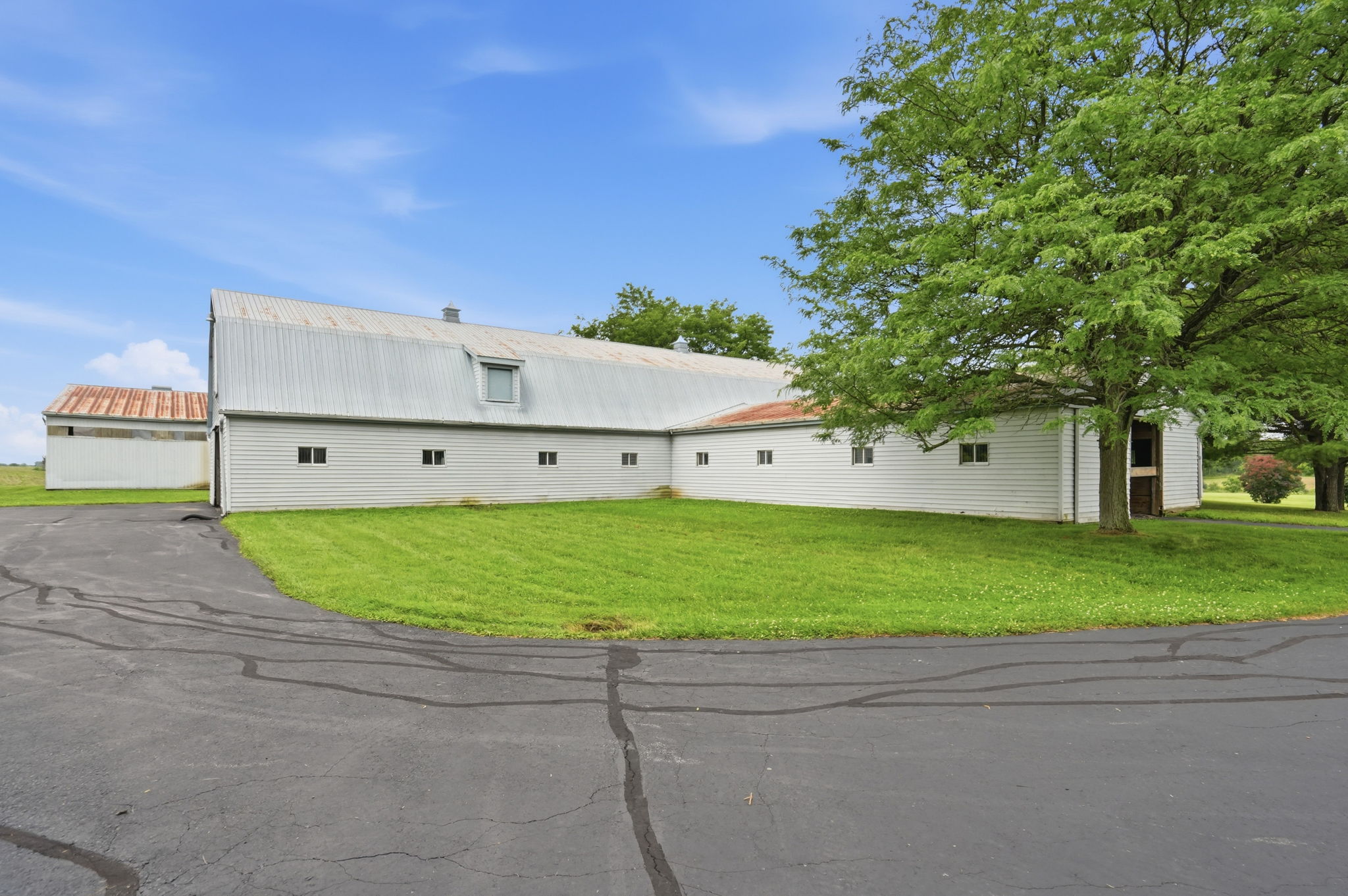 90-web-or-mls-90-Renzo Passaretti_1046 Book Rd W