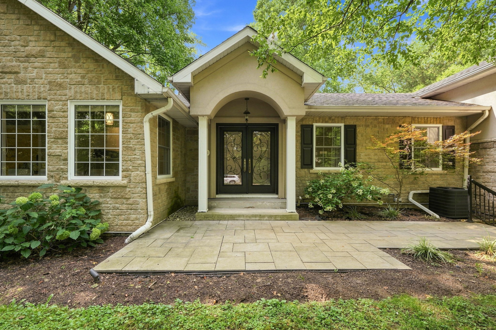 10-web-or-mls-10- Dane Pirro_110 Old Ancaster Rd-