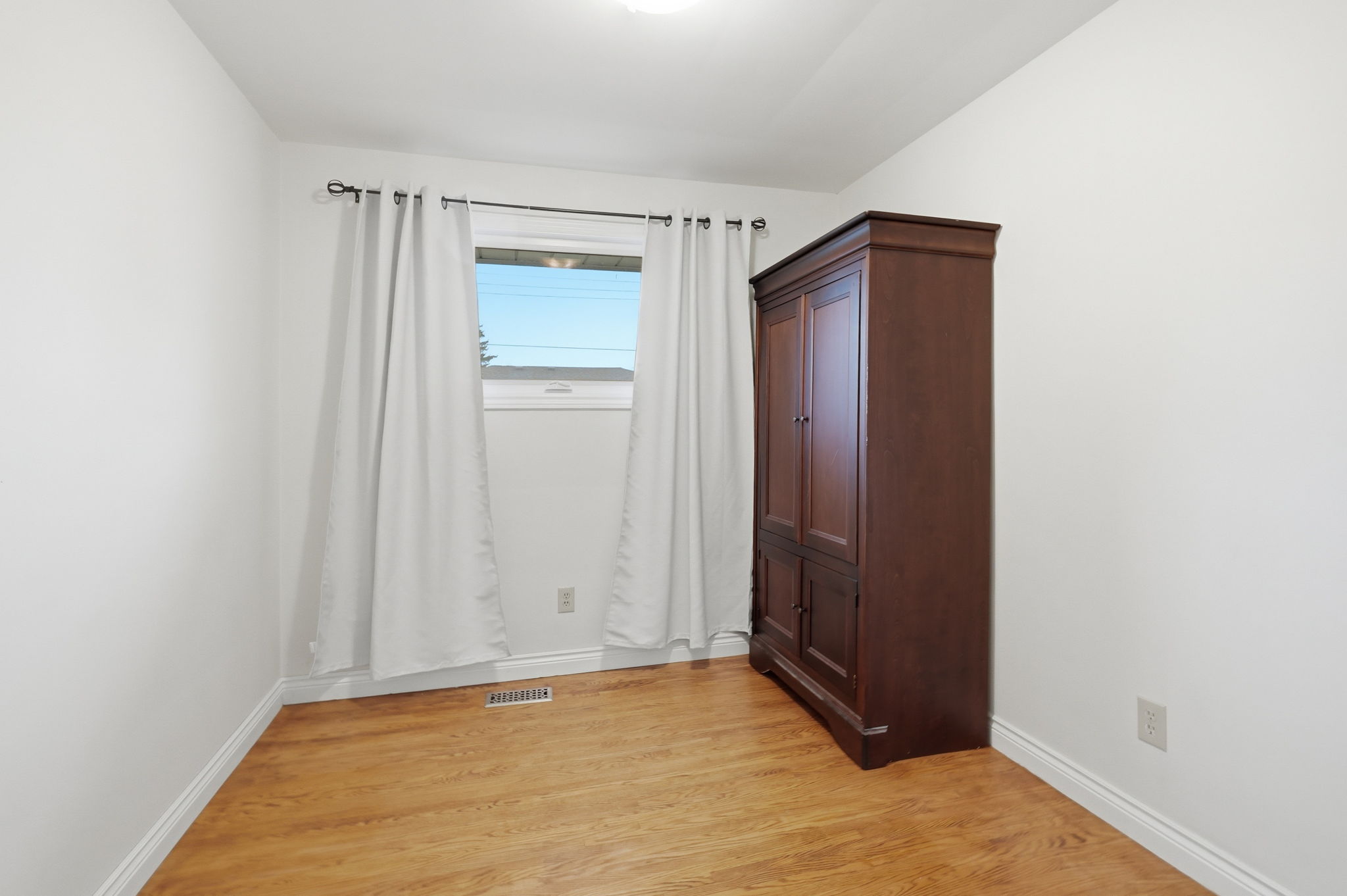 22-web-or-mls-22-Renzo Passaretti_76 Orphir Rd