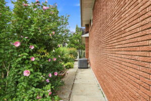 38-web-or-mls-38-Renzo Passaretti_76 Orphir Rd