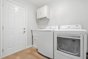 15-web-or-mls-36-Joe Genovese_79 Lynnette Dr