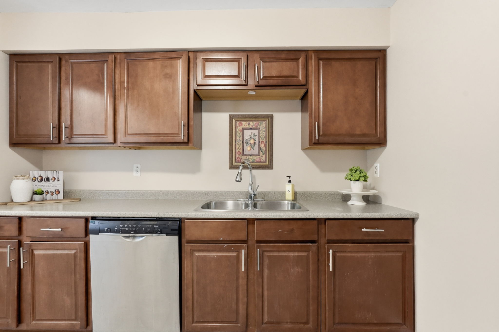 16-web-or-mls-16-Ilona Verlint_8 Emming Ct