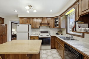 17-web-or-mls-84_05-Dane Pirro_4 Nellida Crescent