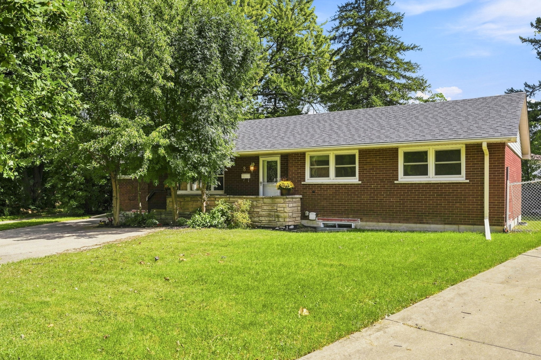 2-web-or-mls-02-Ilona Verlint_8 Emming Ct