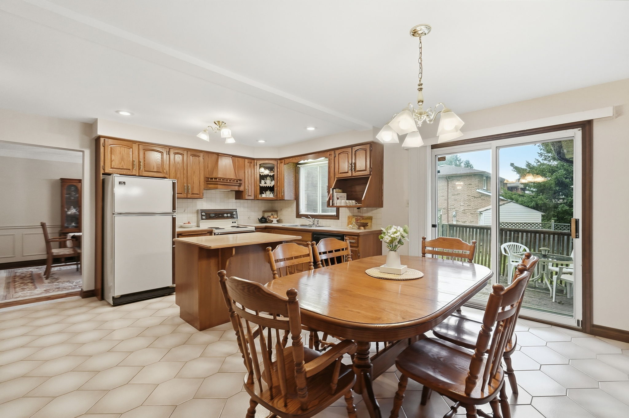24-web-or-mls-25-Dane Pirro_4 Nellida Crescent