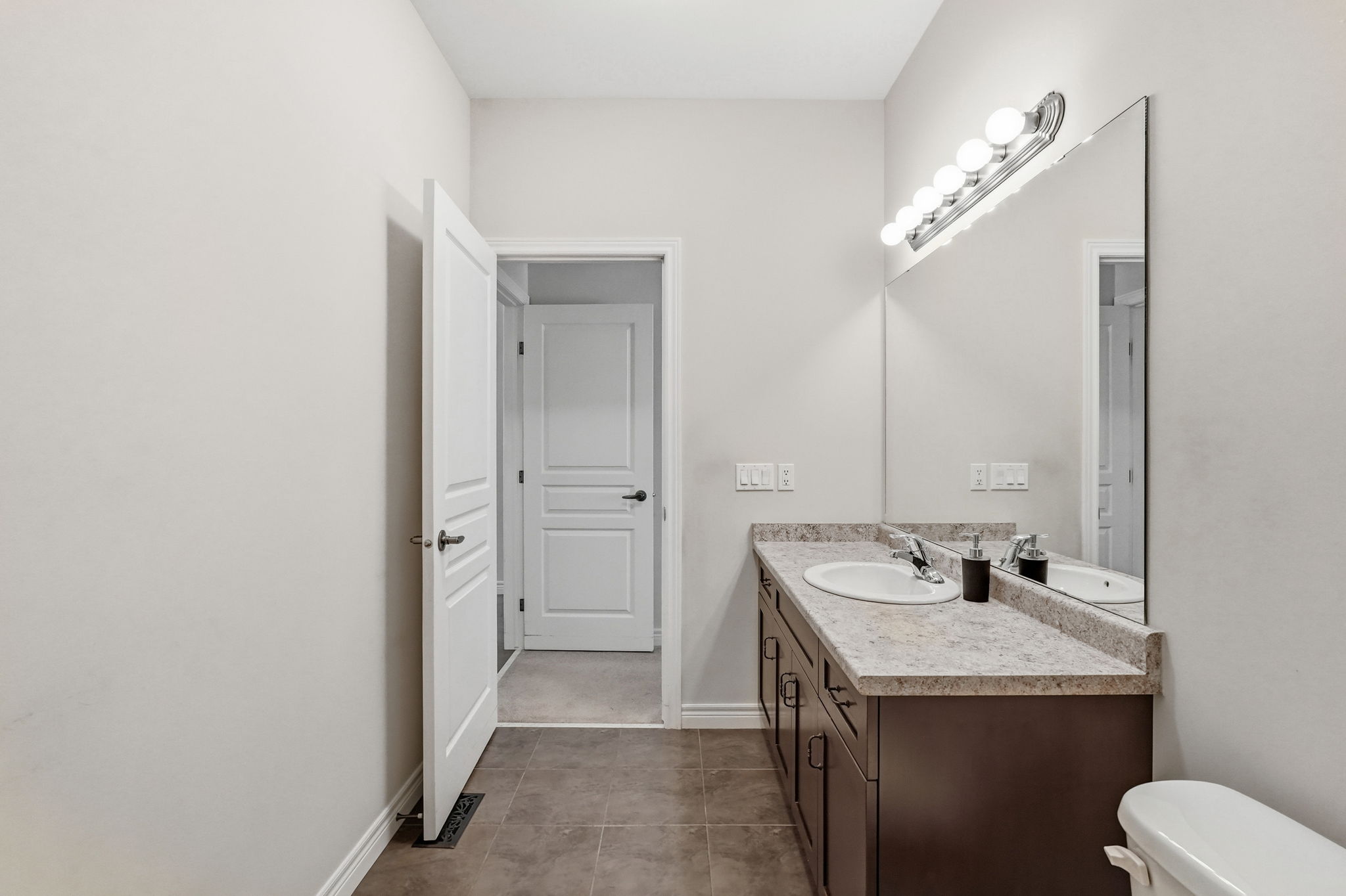 28-web-or-mls-028_Ilona Verlint_5 Murphy Ln