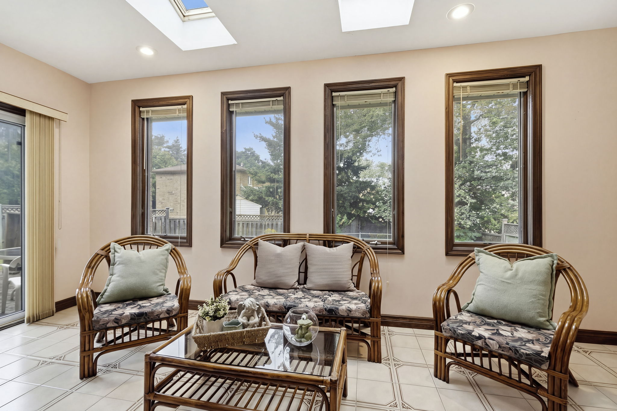 29-web-or-mls-82_05-Dane Pirro_4 Nellida Crescent