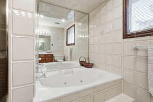 42-web-or-mls-44-Dane Pirro_4 Nellida Crescent