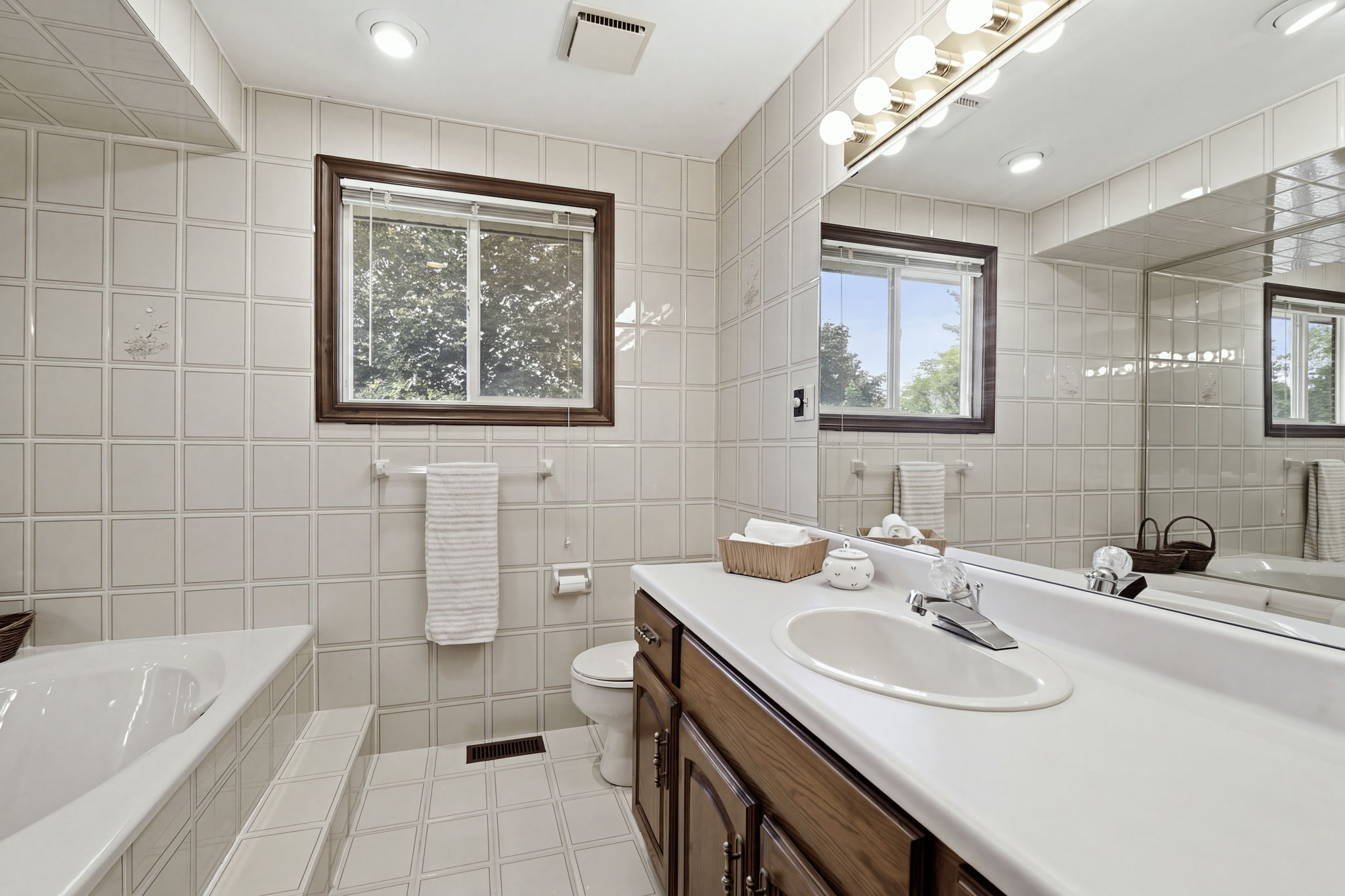 43-web-or-mls-90_05-Dane Pirro_4 Nellida Crescent