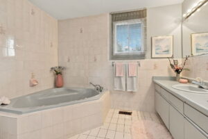 52-web-or-mls-7_Argon_Ct_Hamilton_ON_L9C_7E5_040