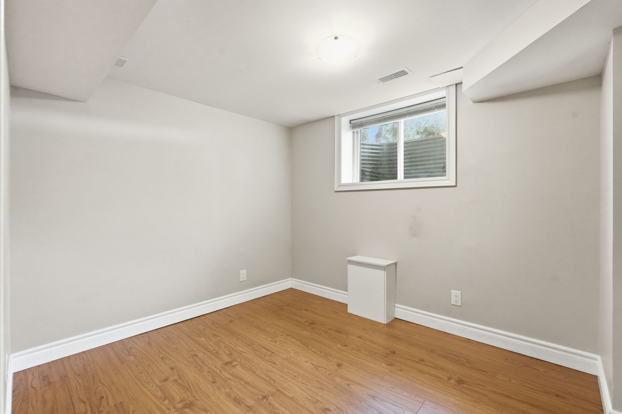 54-web-or-mls-54-Ilona Verlint_8 Emming Ct
