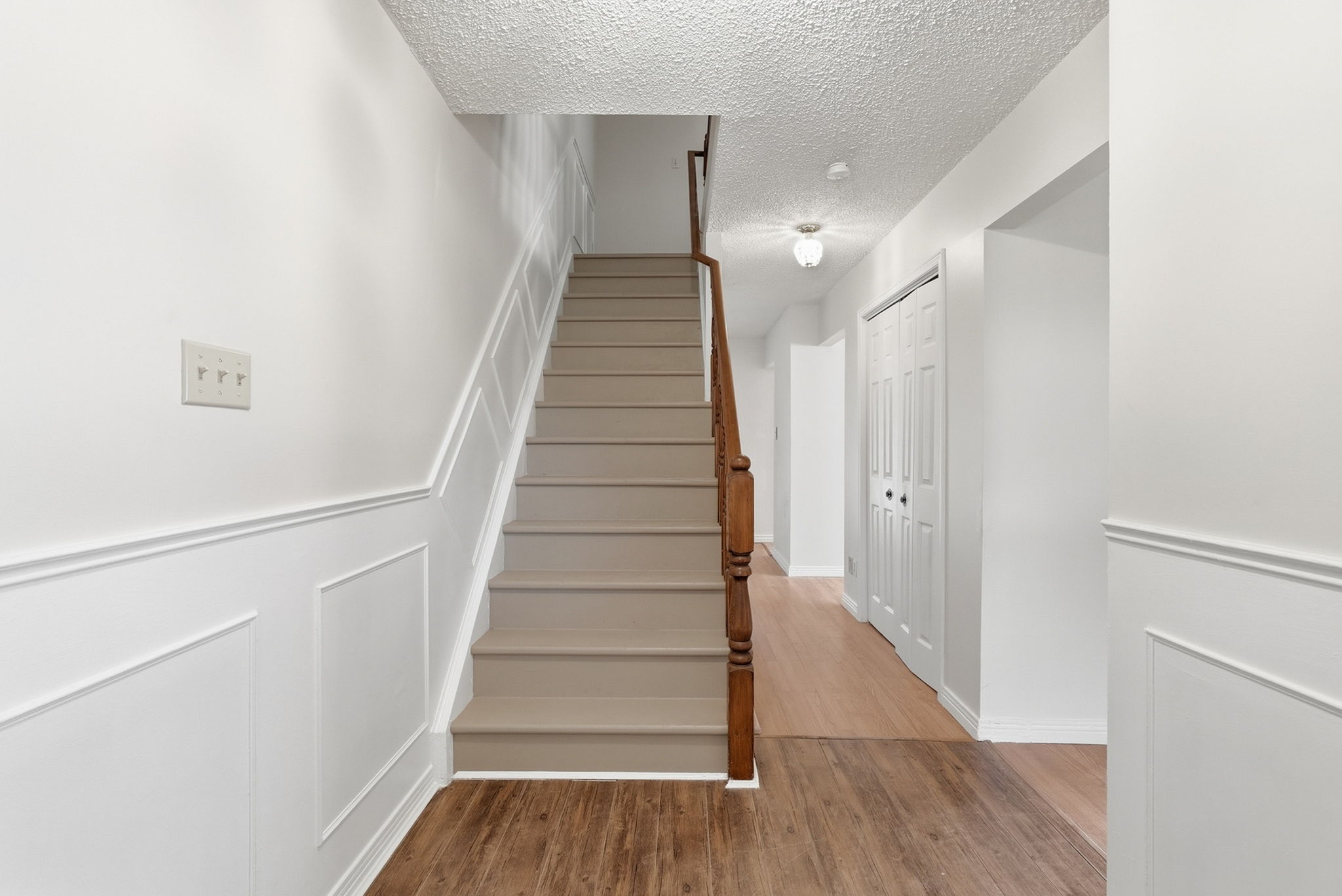 60-web-or-mls-62-Samantha Frank - 471 Knightsbridge Crescent_