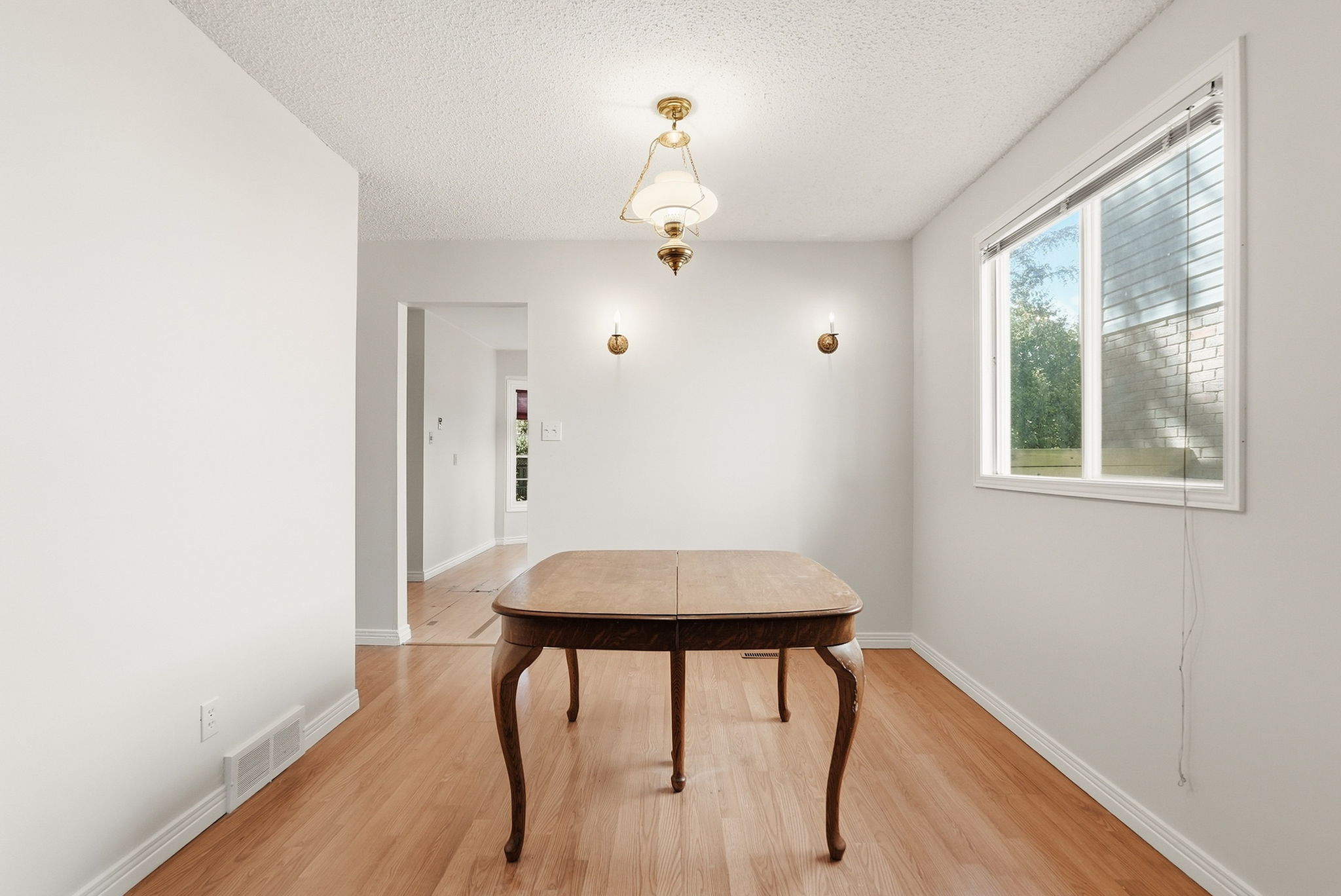 63-web-or-mls-67-Samantha Frank - 471 Knightsbridge Crescent_