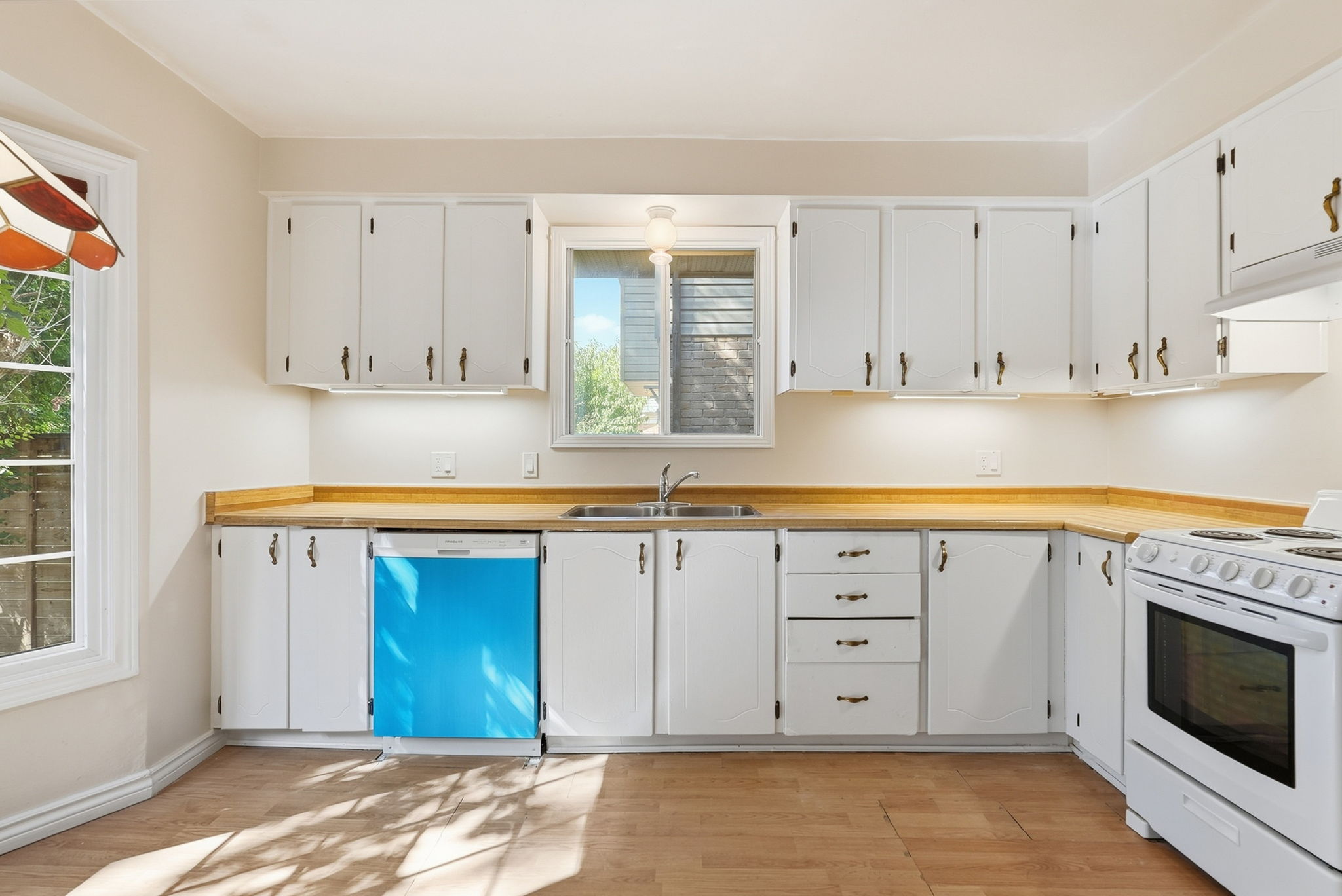69-web-or-mls-73-Samantha Frank - 471 Knightsbridge Crescent_