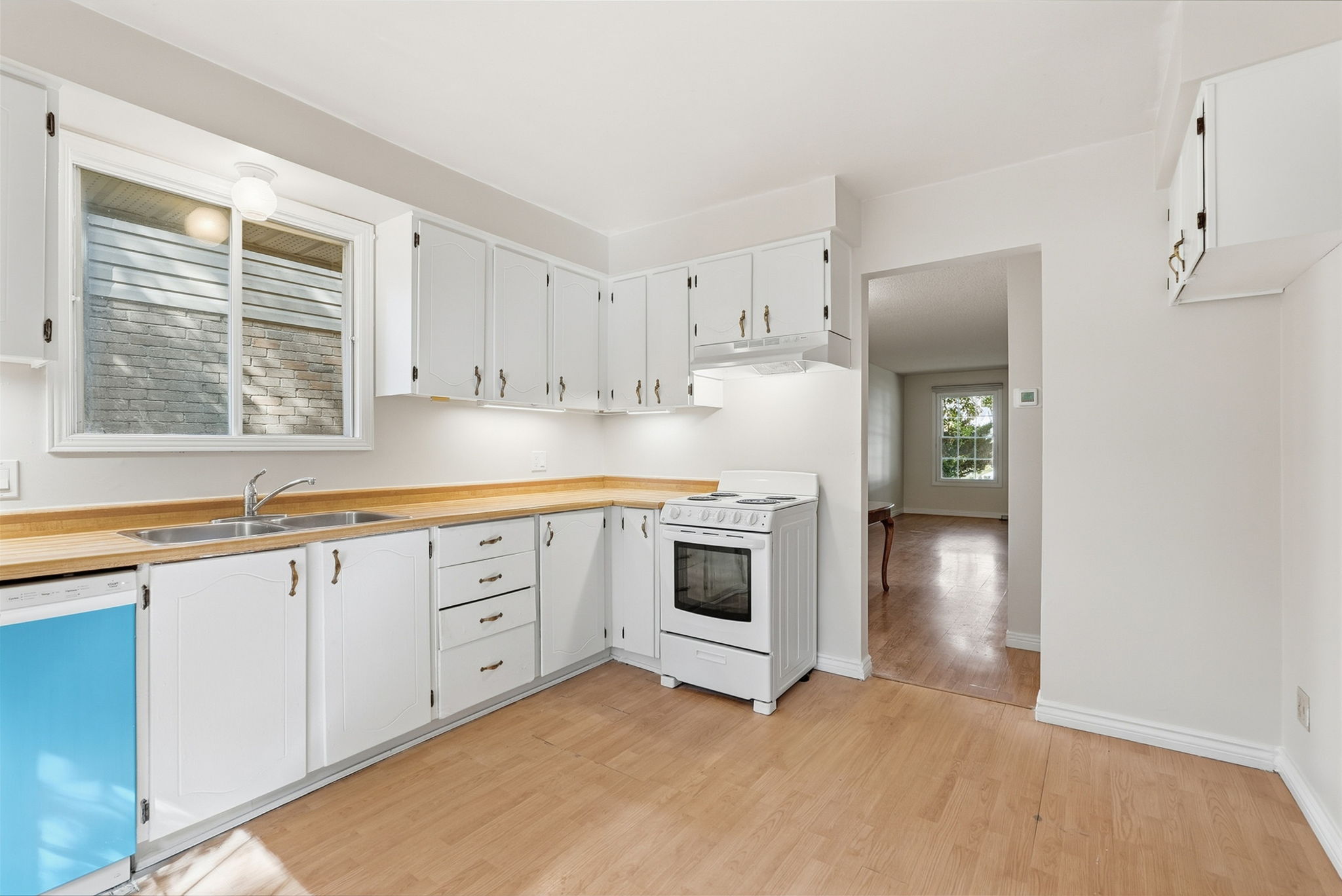 70-web-or-mls-76-Samantha Frank - 471 Knightsbridge Crescent_