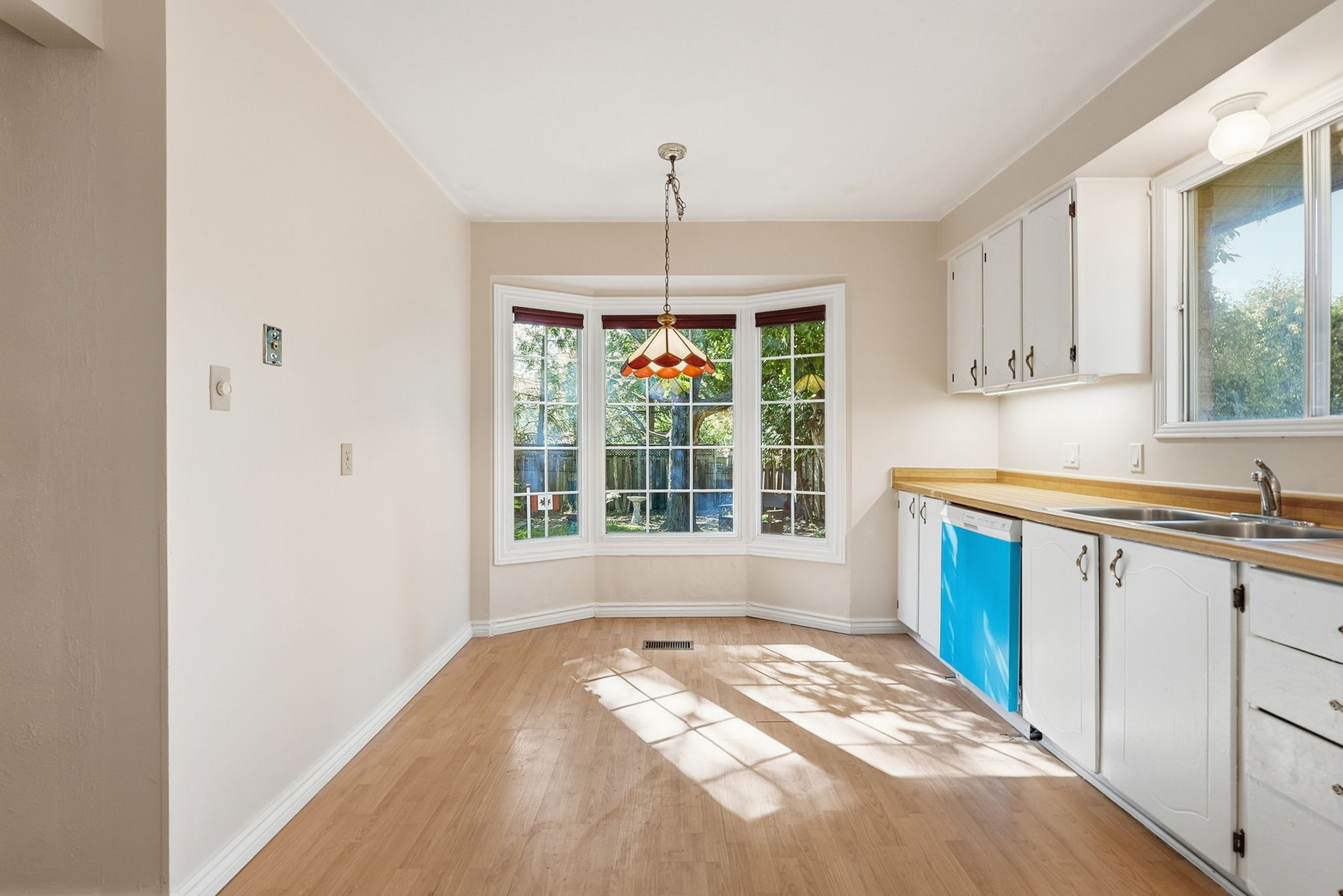 73-web-or-mls-75-Samantha Frank - 471 Knightsbridge Crescent_