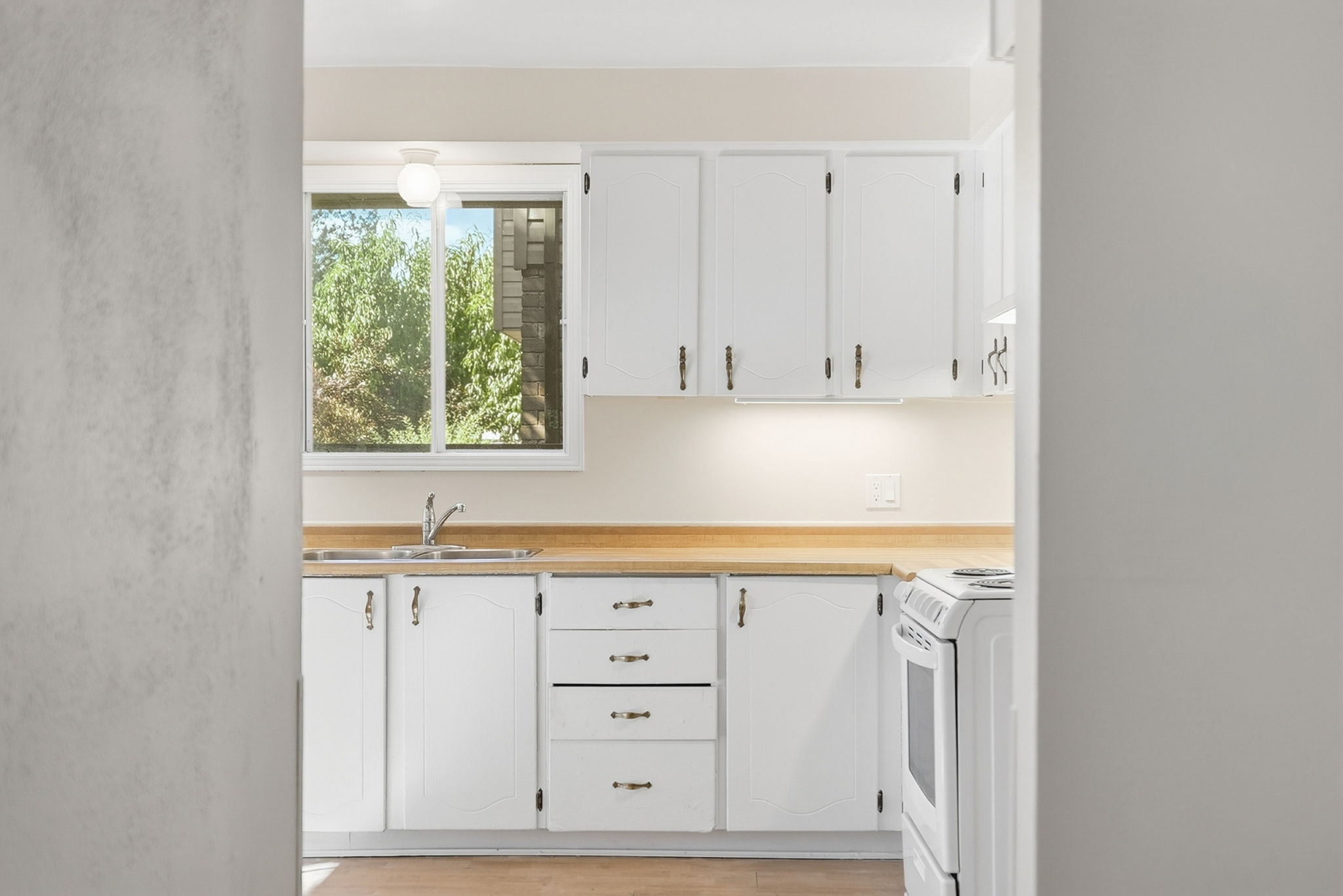 74-web-or-mls-79-Samantha Frank - 471 Knightsbridge Crescent_