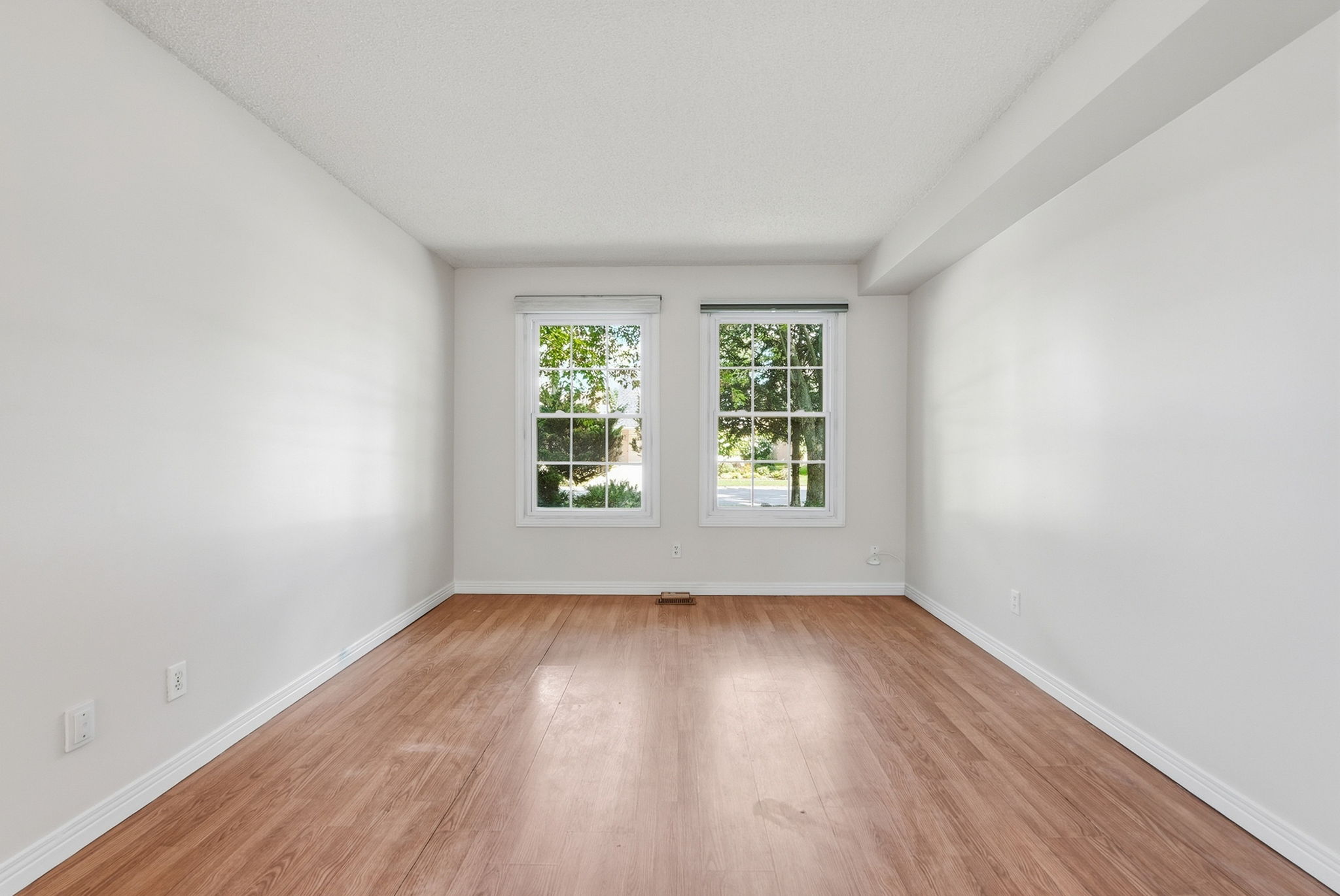 75-web-or-mls-80-Samantha Frank - 471 Knightsbridge Crescent_