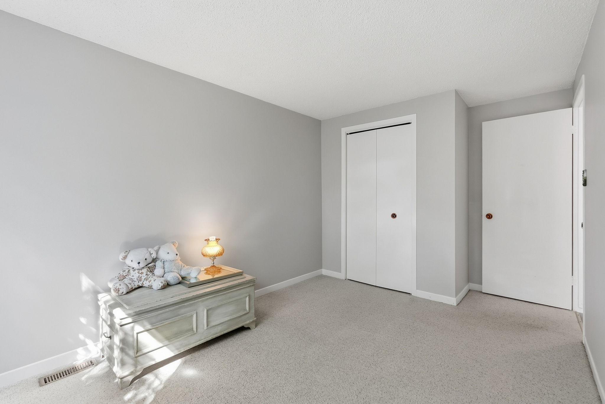 85-web-or-mls-92-Samantha Frank - 471 Knightsbridge Crescent_