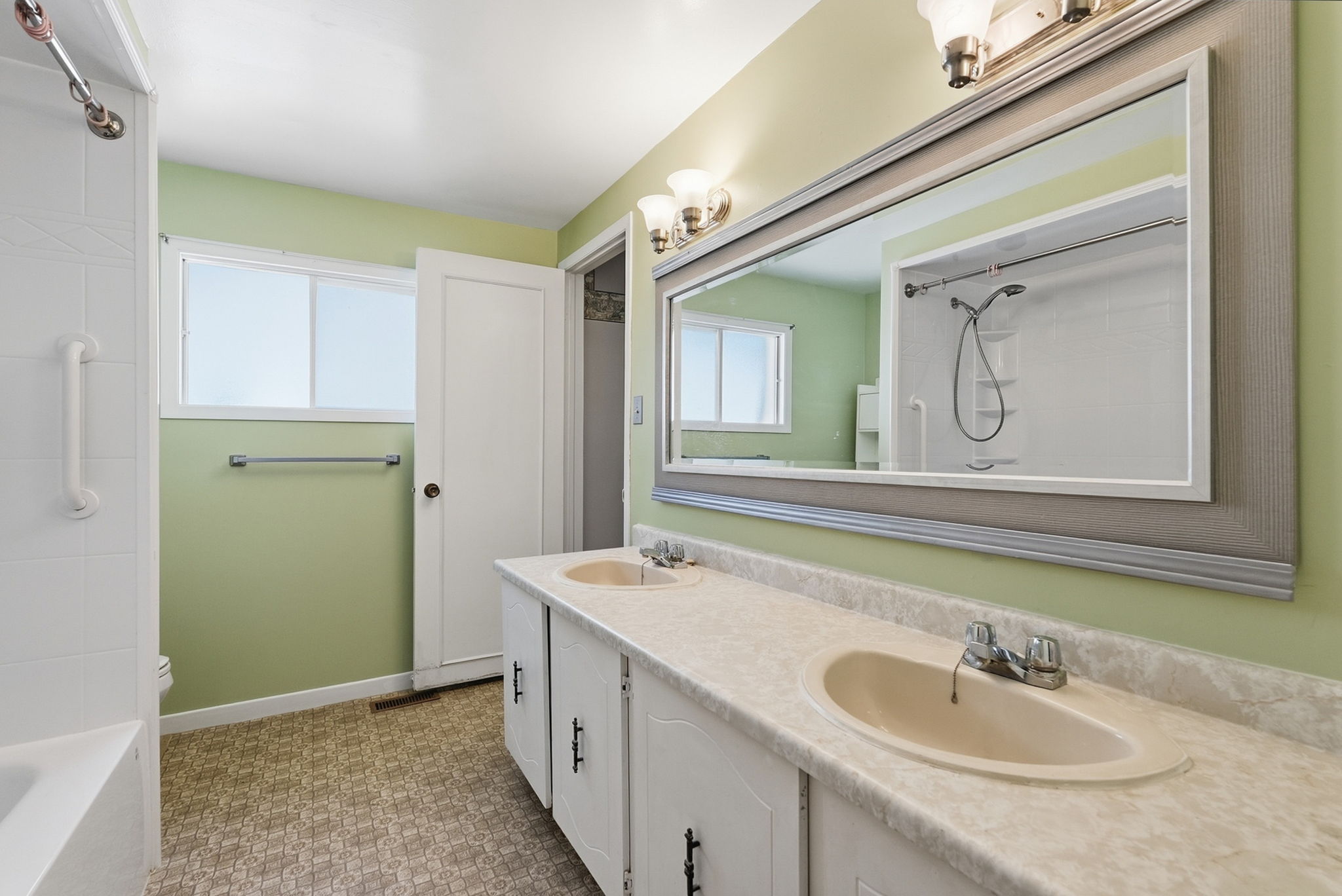 89-web-or-mls-95-Samantha Frank - 471 Knightsbridge Crescent_