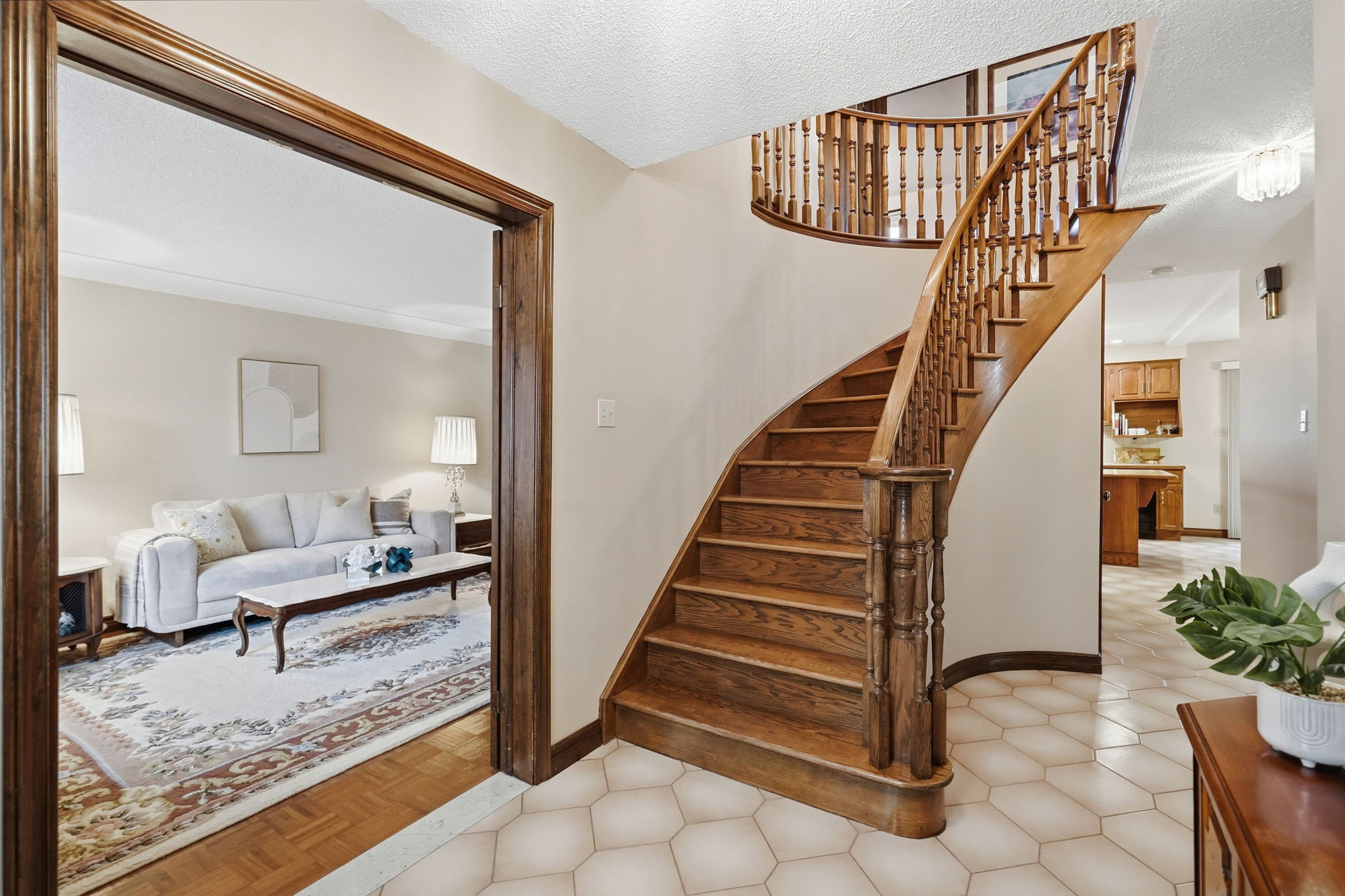 9-web-or-mls-09-Dane Pirro_4 Nellida Crescent